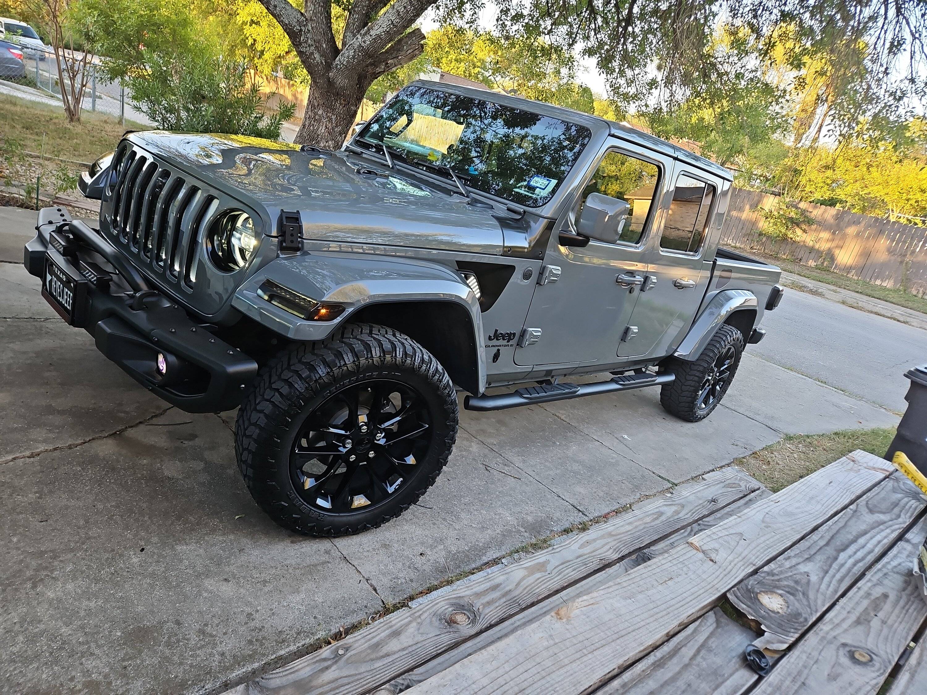 Jeep Gladiator STING GRAY Gladiator JT Club 00c7187c-8e7a-430d-8e80-1caf8280cc44