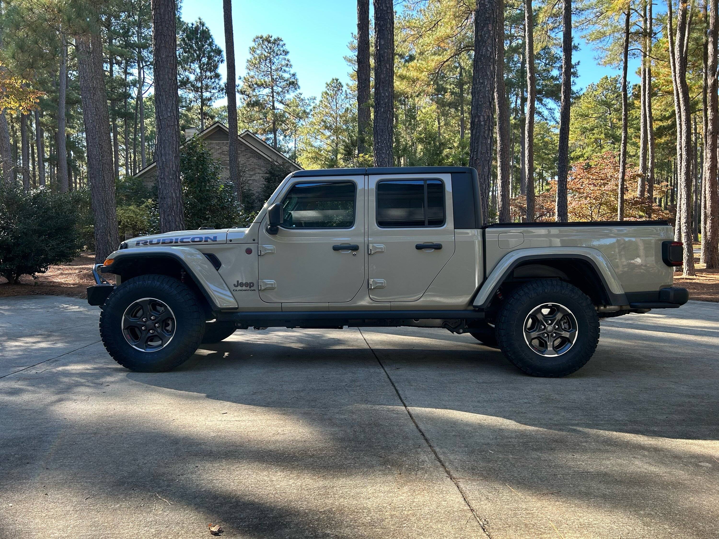 Jeep Gladiator Raider 2's weight conscious daily driver/ weekender build image1 (1)