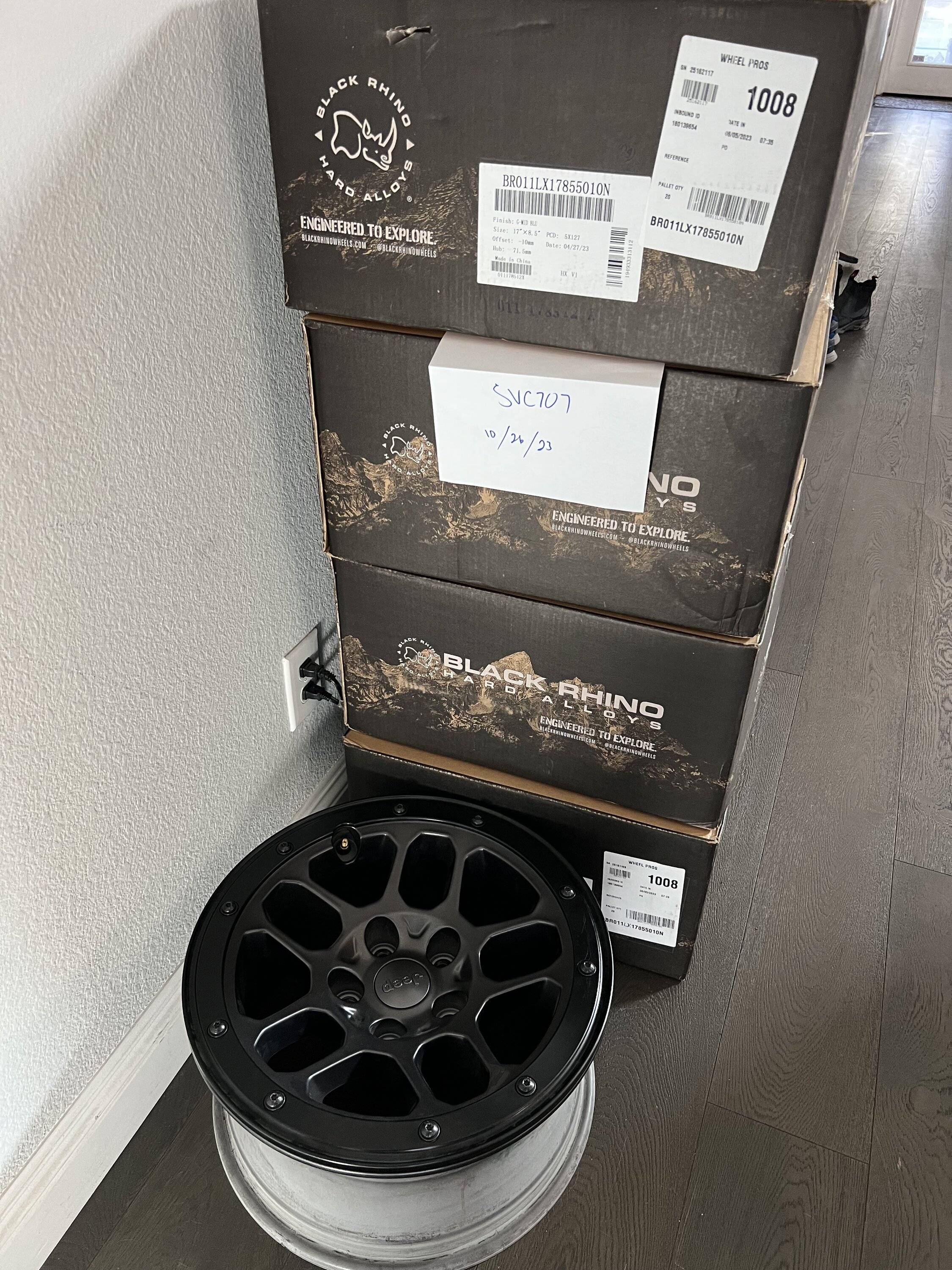 Jeep Gladiator 2023 Wrangler XR / Mopar Beadlock capable wheels IMG_5865