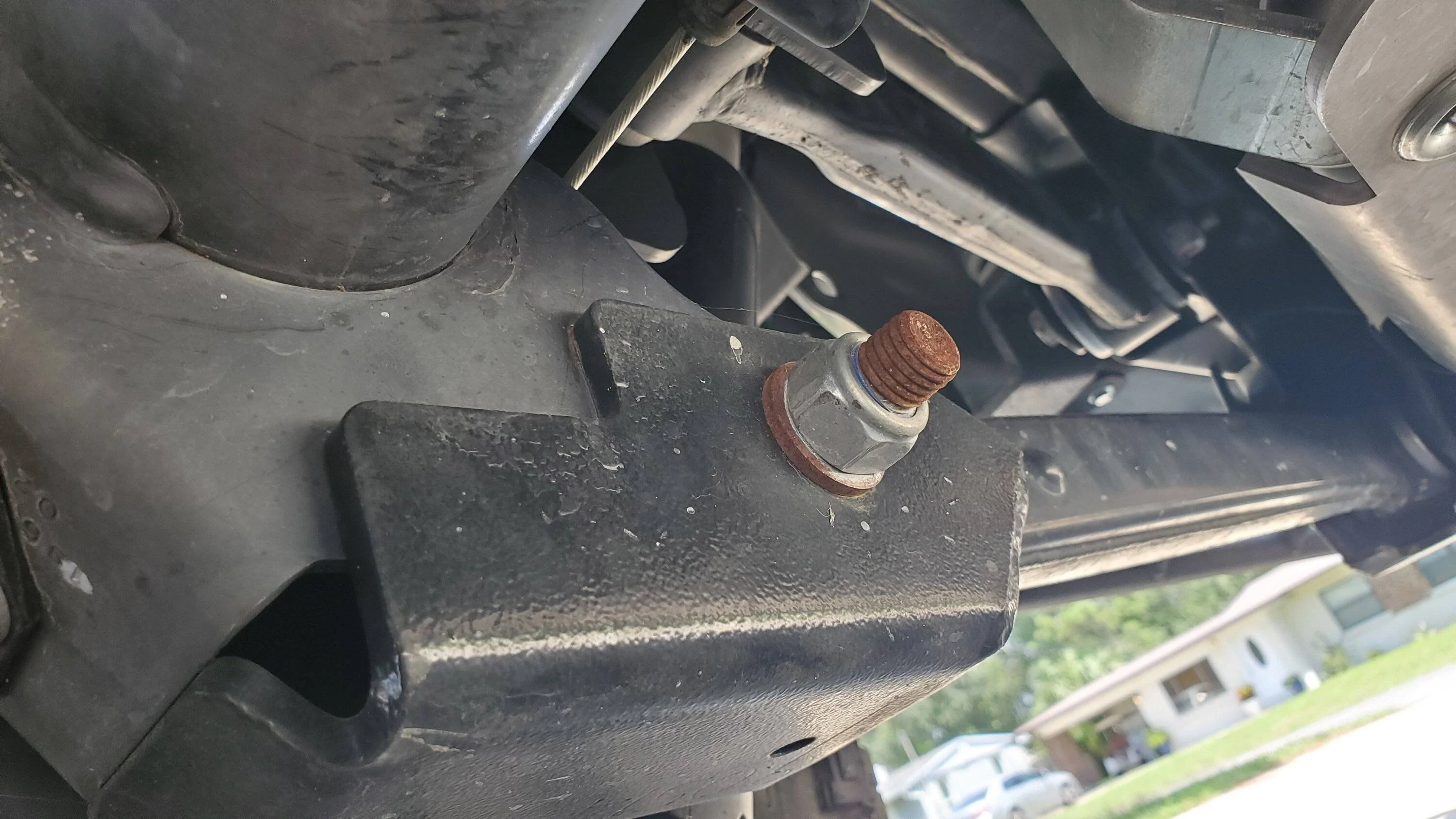 Jeep Gladiator Rock Hard 4x4 - rusting skid bolts, very disappointed in customer service 20230812_125557