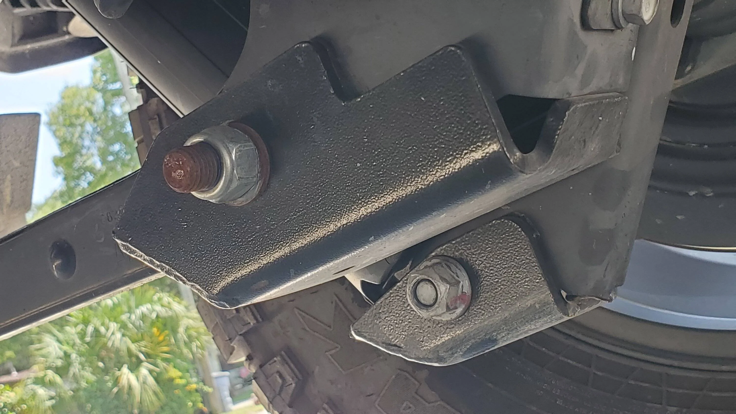 Jeep Gladiator Rock Hard 4x4 - rusting skid bolts, very disappointed in customer service 20230812_125618