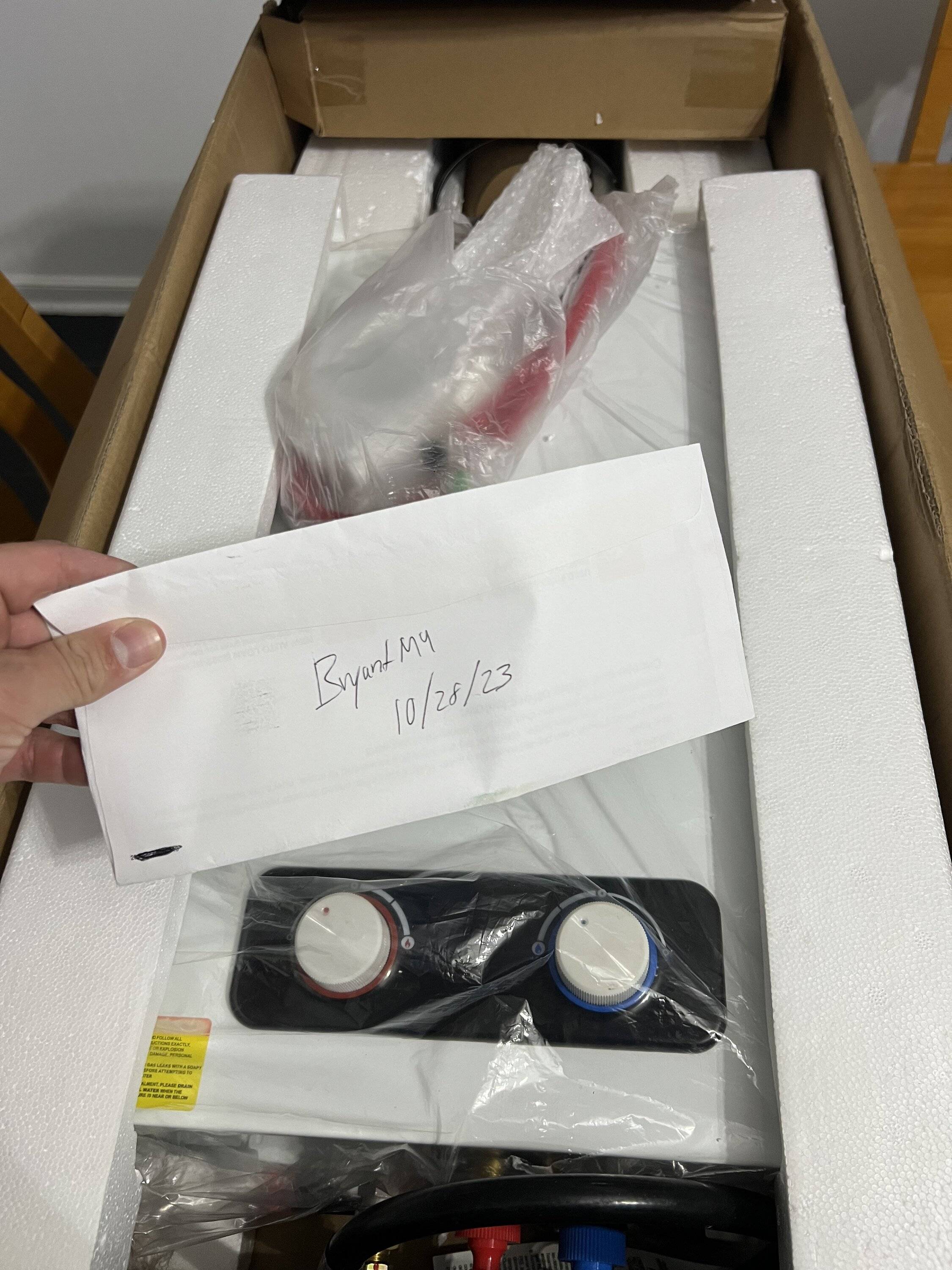 Jeep Gladiator Camplux 2.64gpm portable shower with rain cap IMG_0022