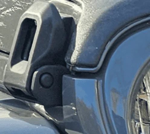 Jeep Gladiator Operation AVS bugshield salvage 1698554876845