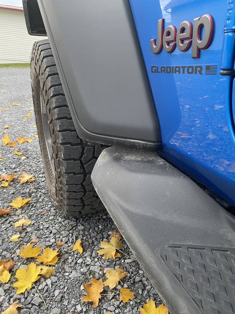 Jeep Gladiator New Gladiator delivered without side steps? IMG_3834.JPG