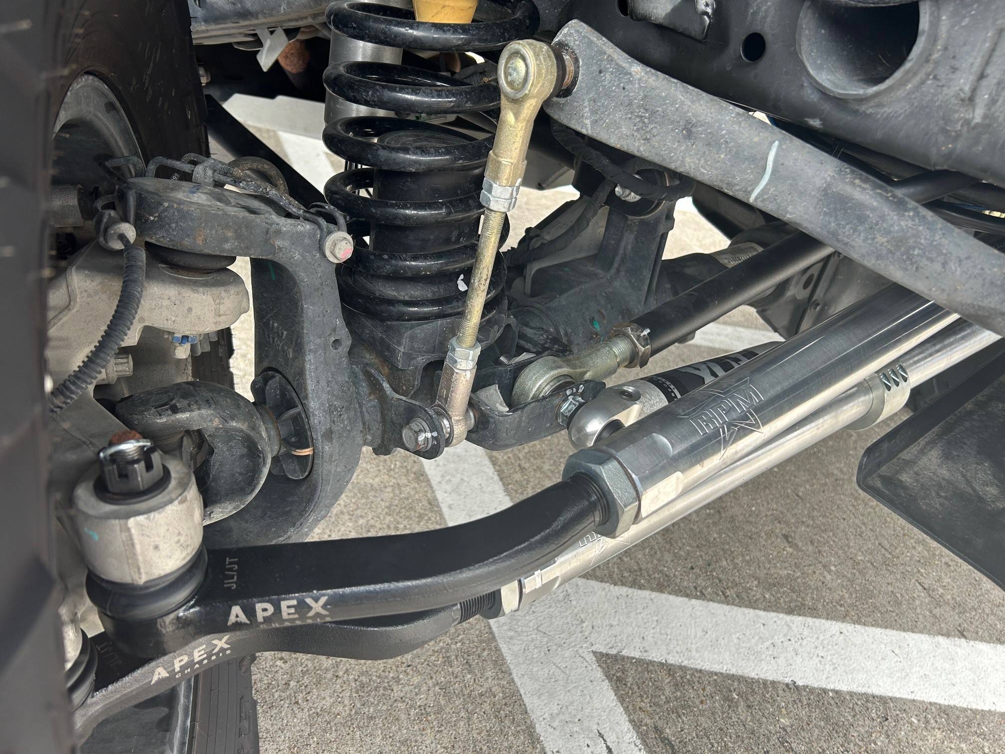 Jeep Gladiator Installed Apex 2.5 Ton and Booster Kit glad2