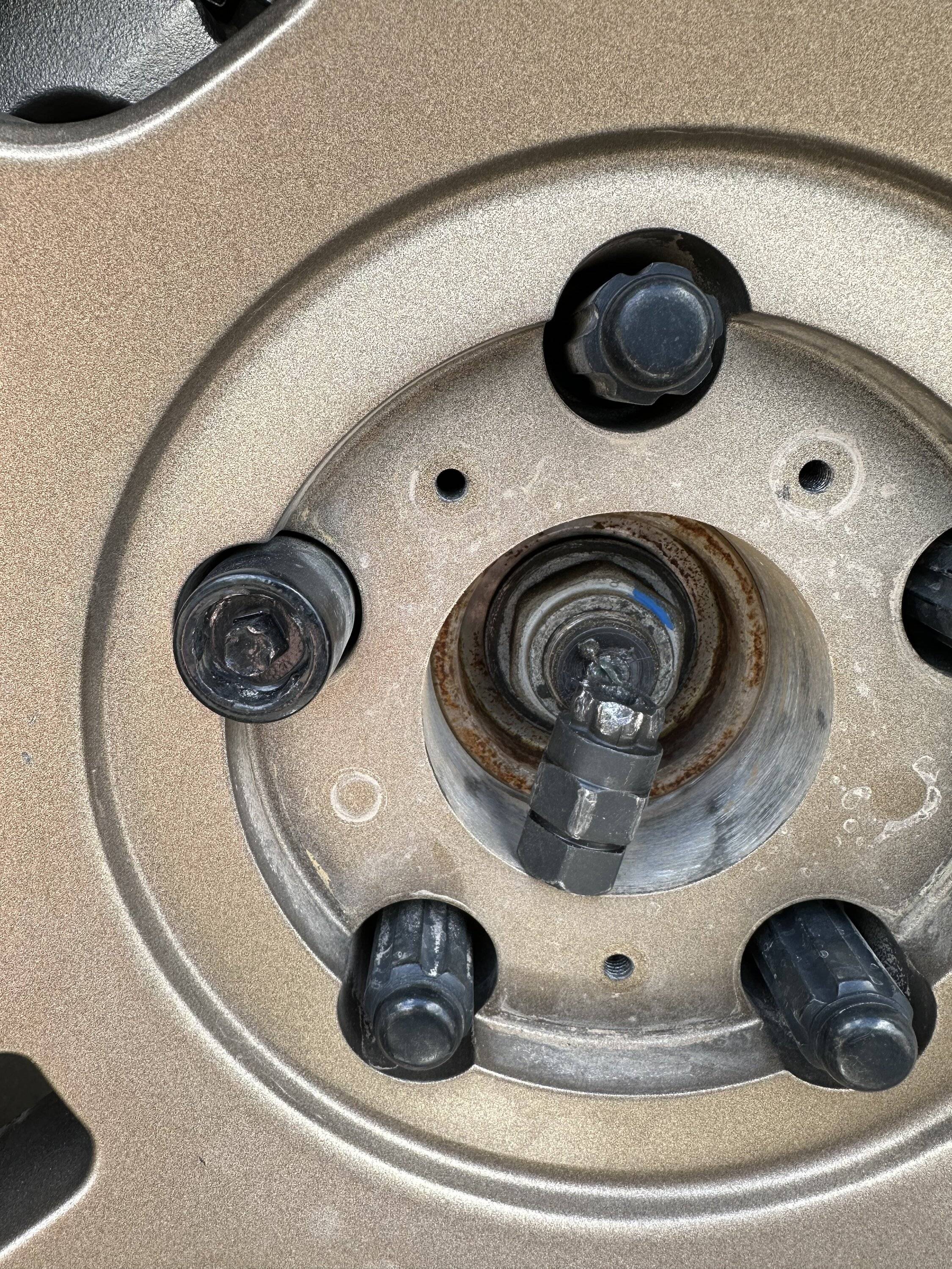 Jeep Gladiator TERRIBLE! - Rugged Ridge Locking Lug Nuts for JL/JT IMG_7875