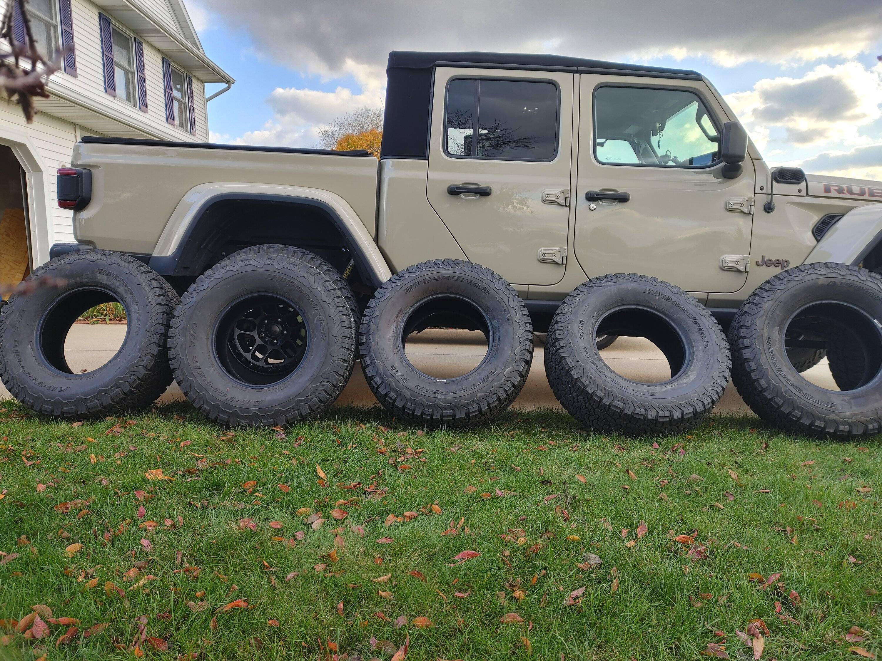 Jeep Gladiator 5 BFG Tko2 315 70 17 and Rubicon take off wheels 1030231715_HDR
