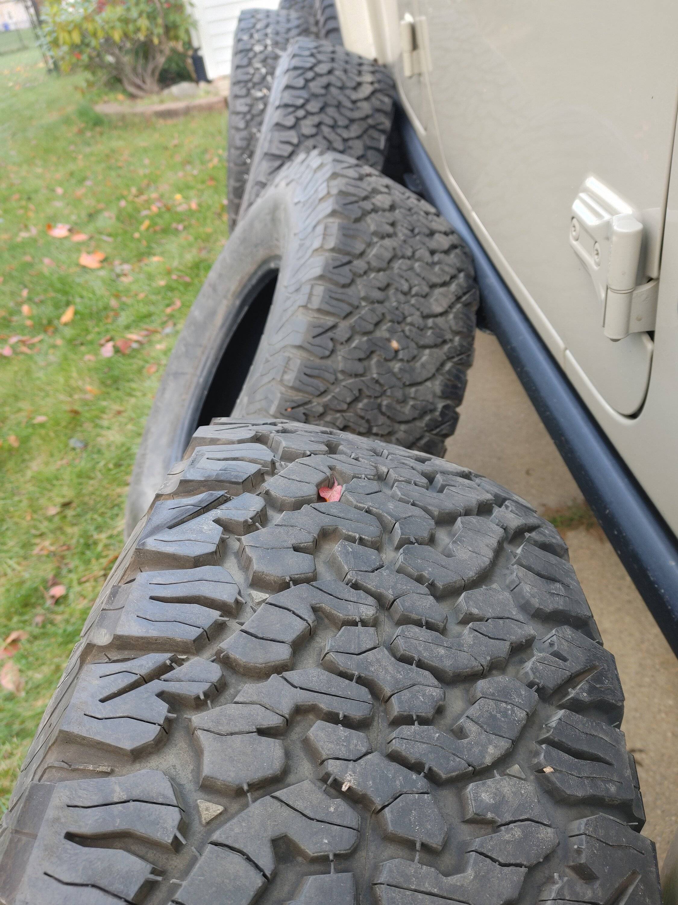 Jeep Gladiator 5 BFG Tko2 315 70 17 and Rubicon take off wheels 1030231715b_HDR