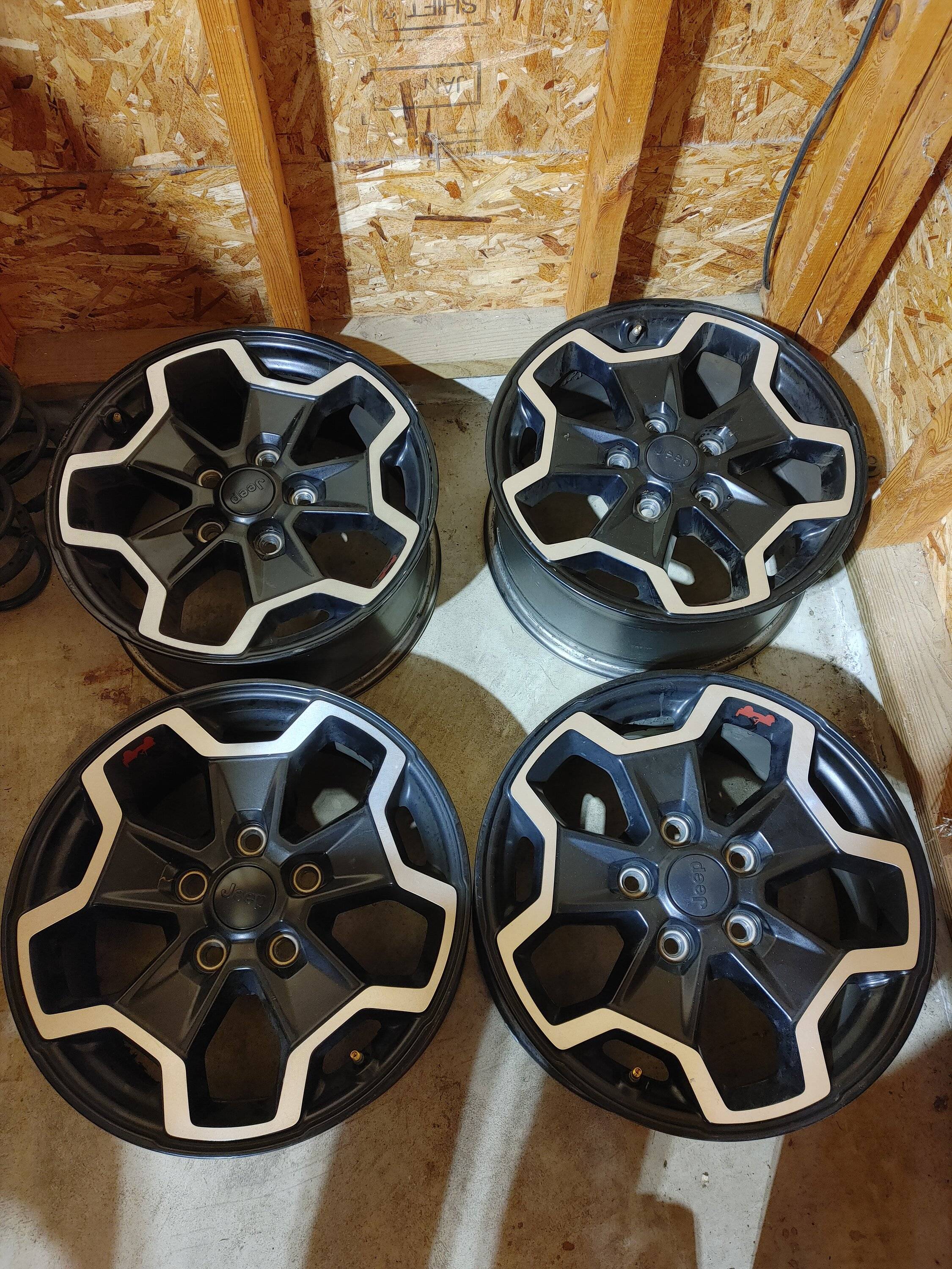 Jeep Gladiator 5 BFG Tko2 315 70 17 and Rubicon take off wheels 1030232125_HDR