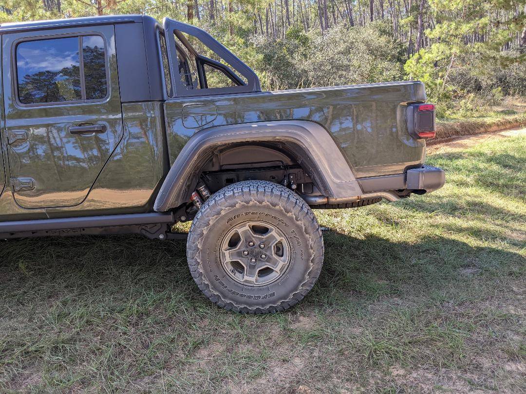 Jeep Gladiator 37x12.50x17 on stock Mojave - do they rub? 1698782703570