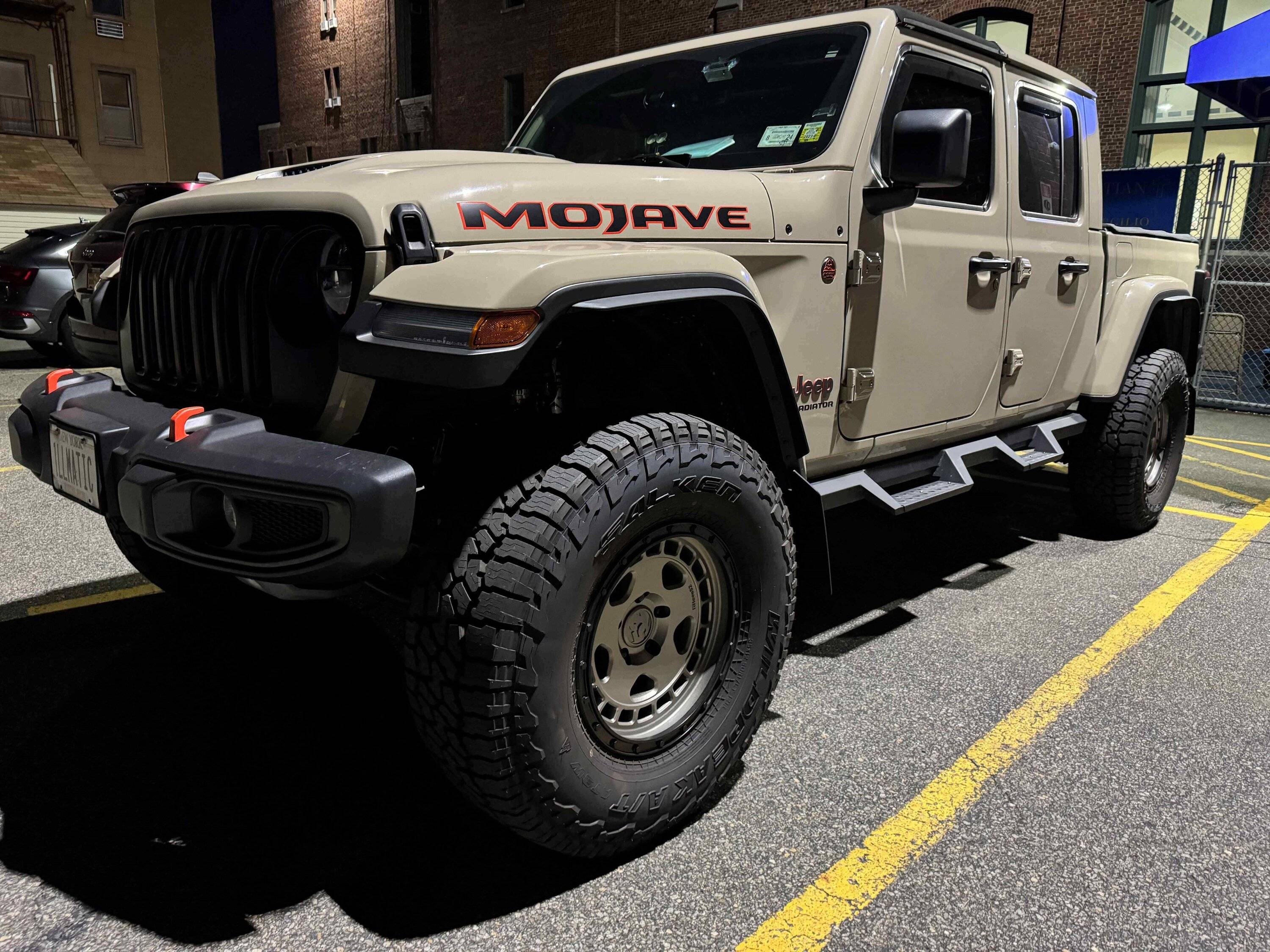 Jeep Gladiator Steps that cover the pinch weld Jeep002ab