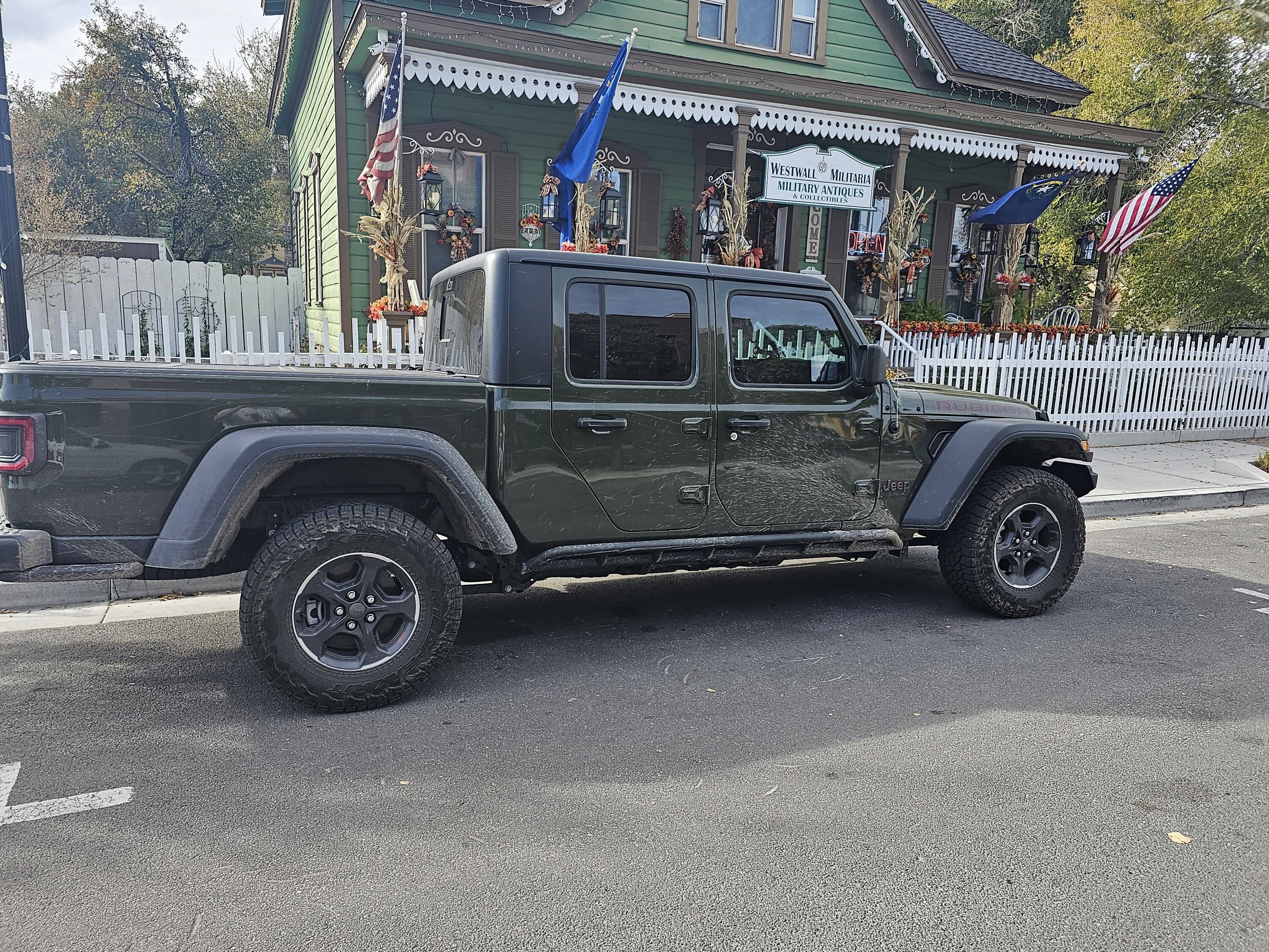 Jeep Gladiator Got my first desert pinstriping! 20231102_143251