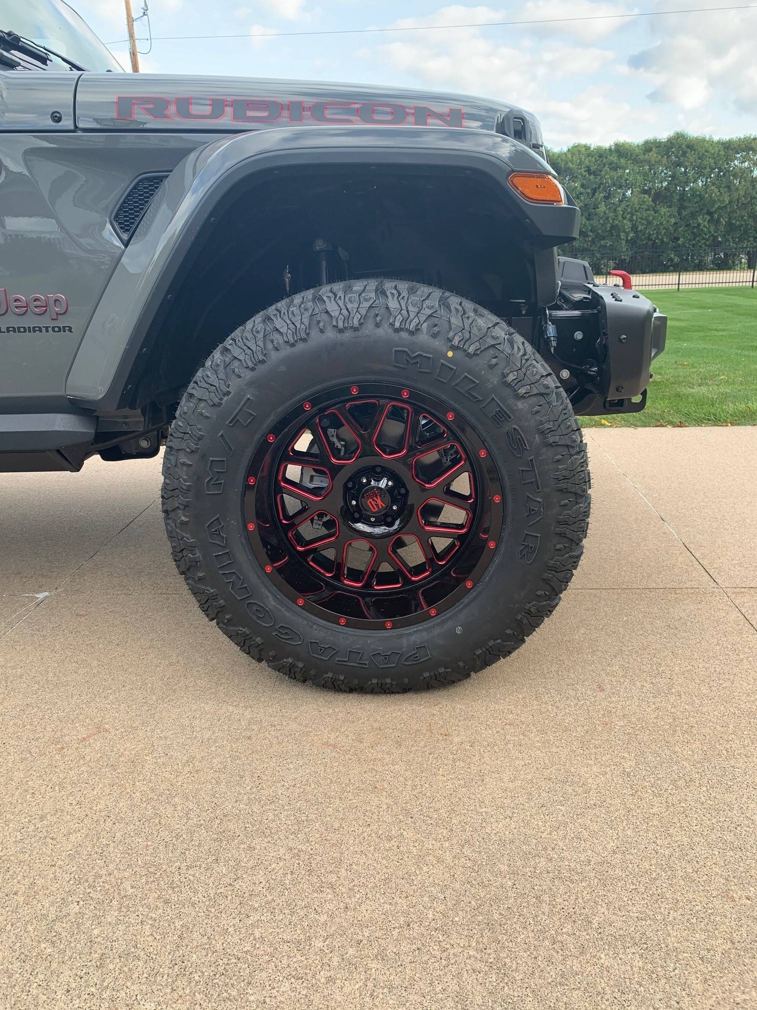 Jeep Gladiator Metalcloak gamechanger lift on 35s JTRD jeep 104