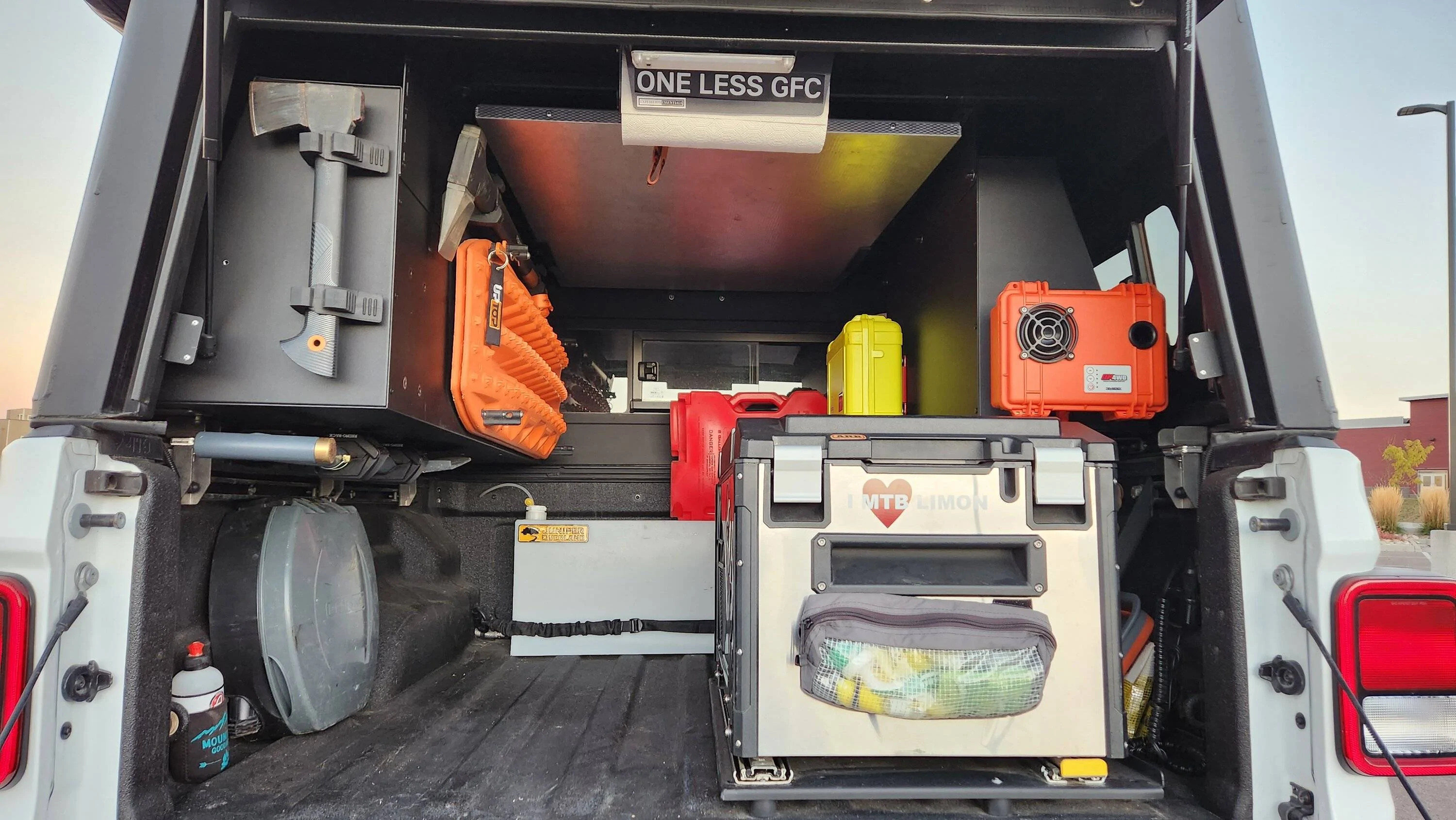 Jeep Gladiator ARB Elements 63 Fridge + ARB Solid Mount Kit + Accuride Locking Sliders 20231020_181414