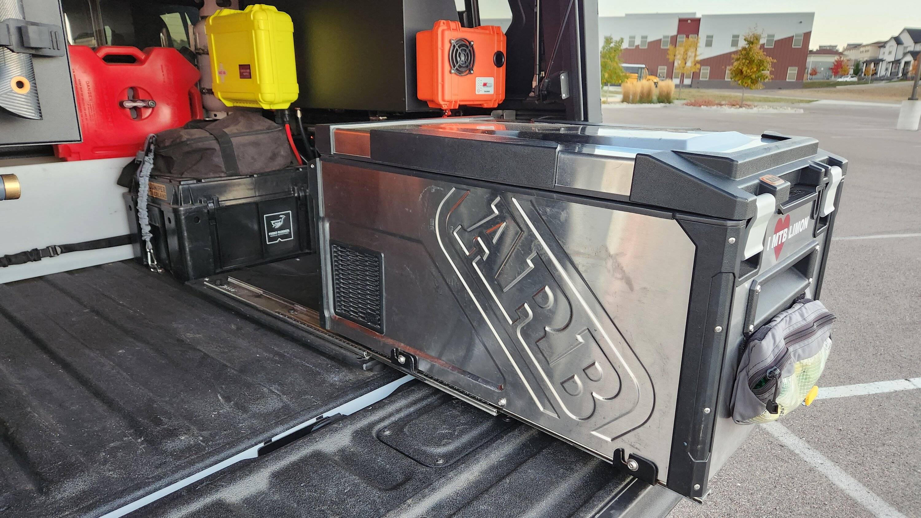 Jeep Gladiator ARB Elements 63 Fridge + ARB Solid Mount Kit + Accuride Locking Sliders 20231020_181444
