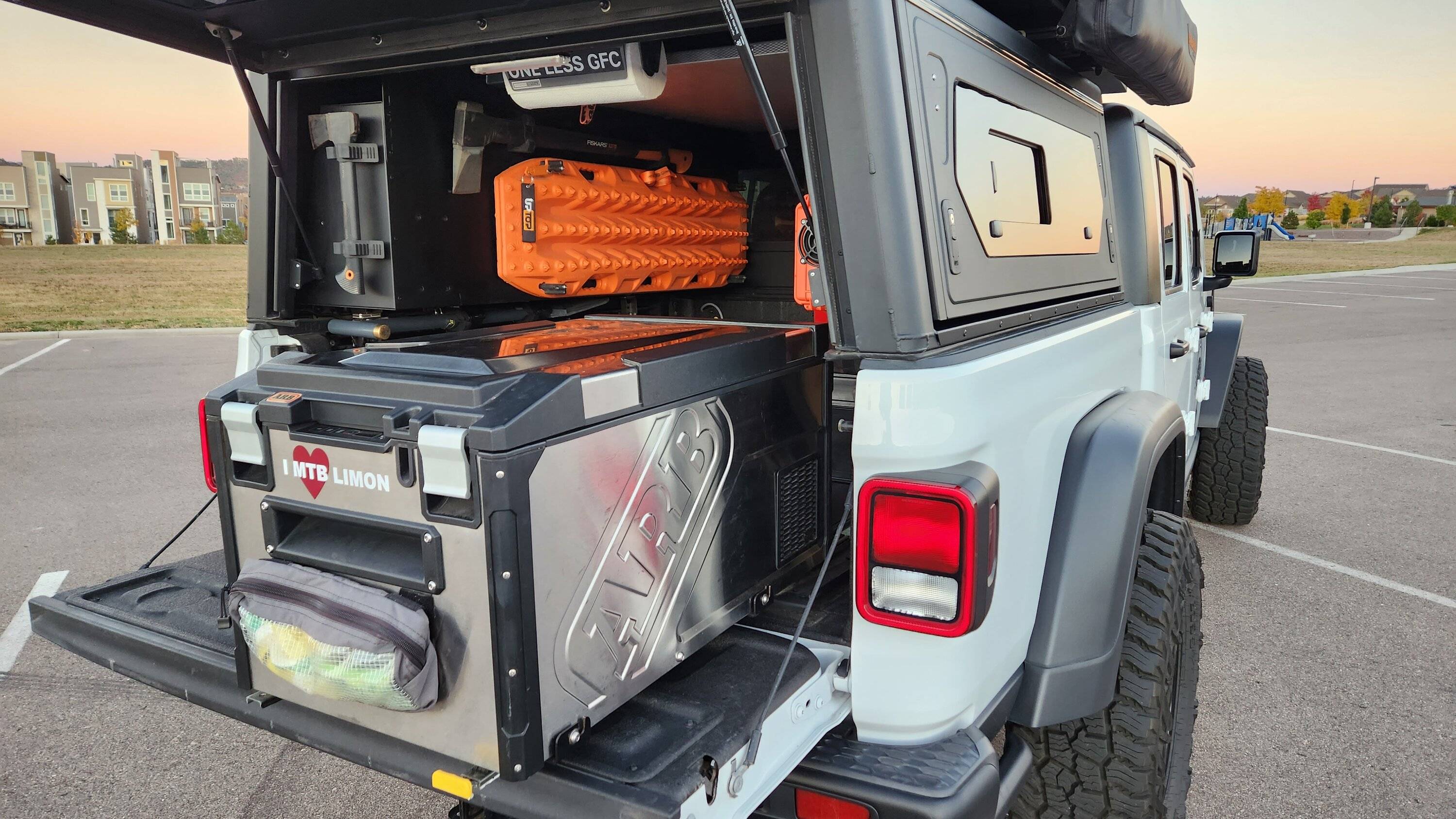 Jeep Gladiator ARB Elements 63 Fridge + ARB Solid Mount Kit + Accuride Locking Sliders 20231020_181459