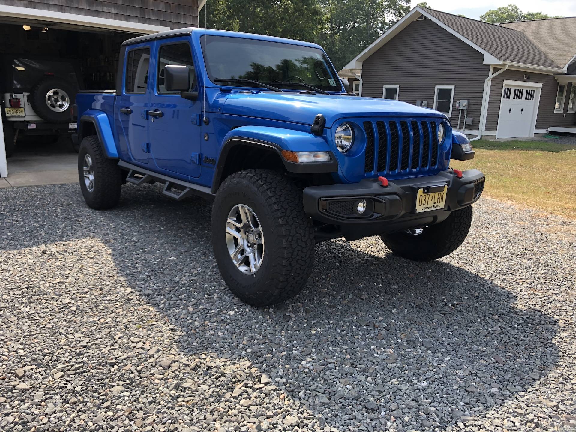 Jeep Gladiator Steps that cover the pinch weld A67DA1E7-C9BA-4250-B8EB-677254224C7A copy