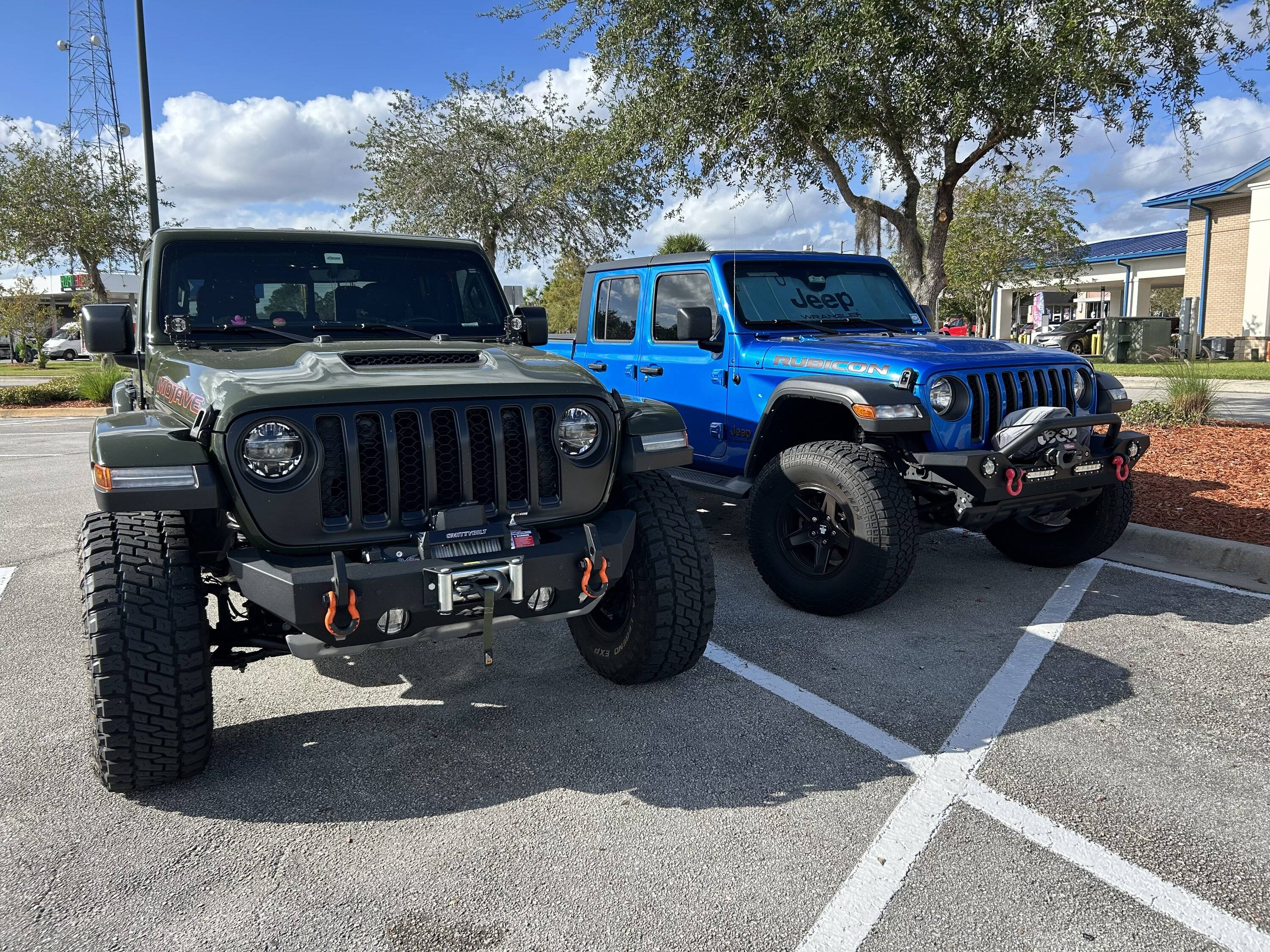 Jeep Gladiator Jeeps Parking Next To Jeeps IMG_4496