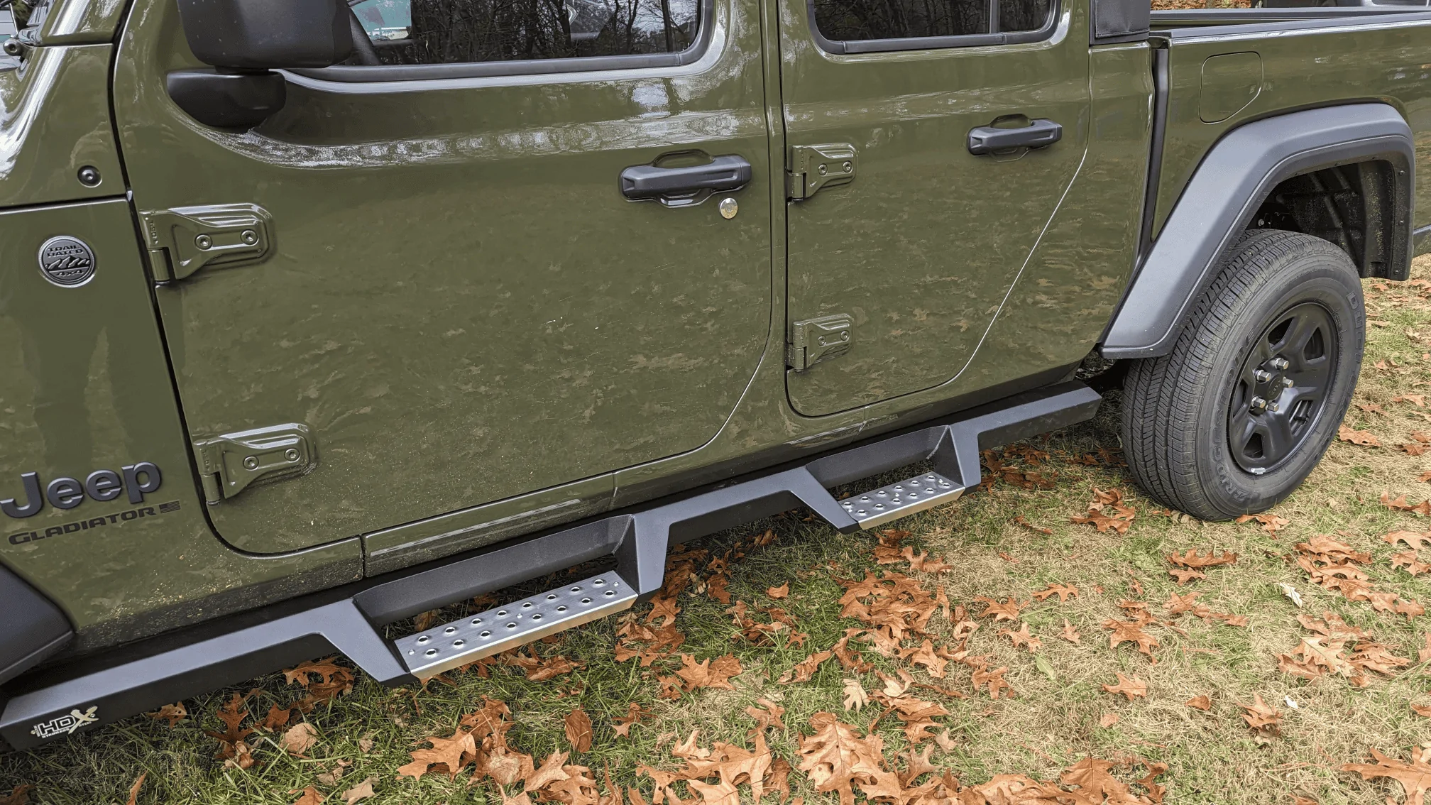 Jeep Gladiator New Gladiator delivered without side steps? 1699310666709