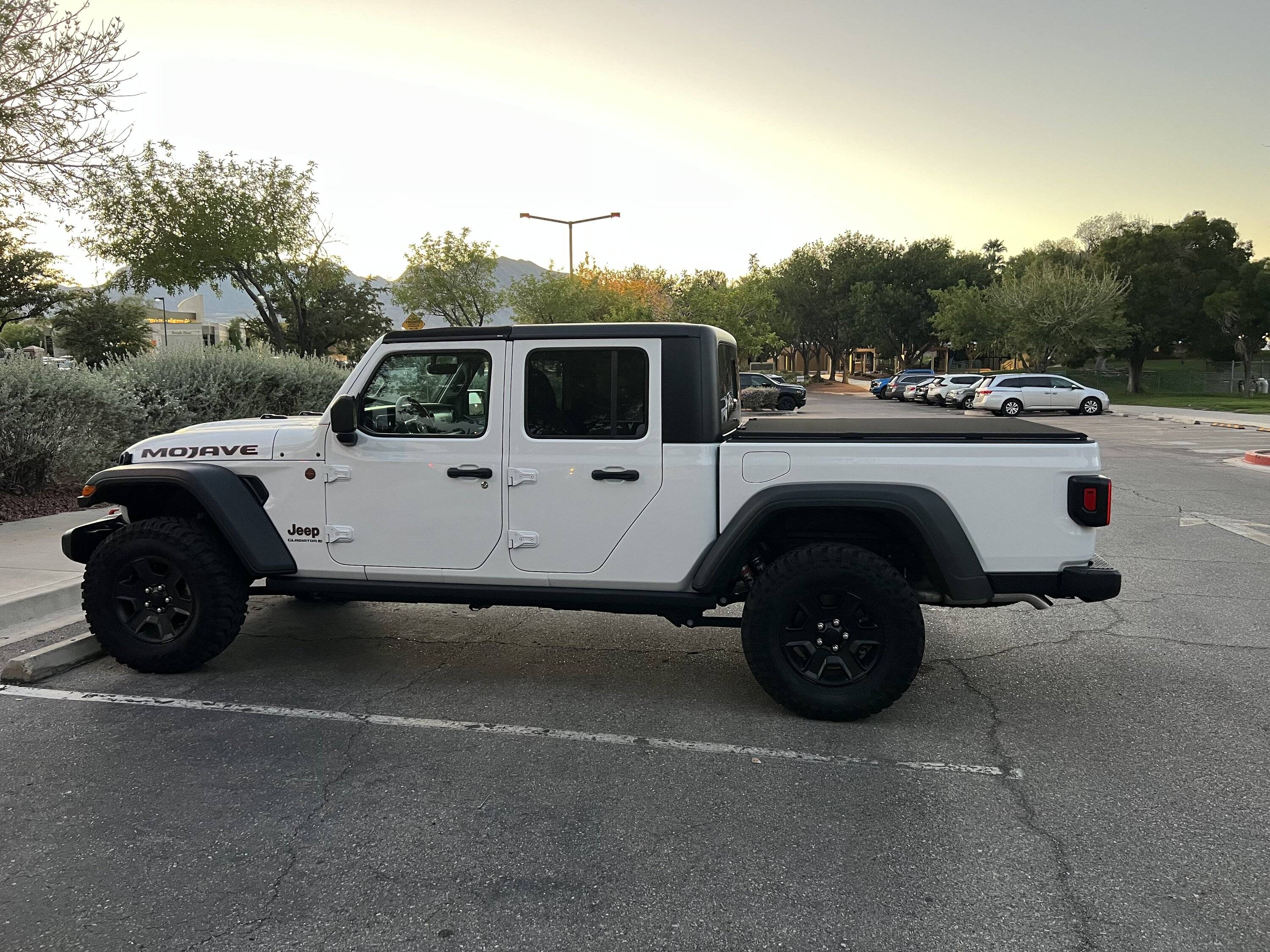 Jeep Gladiator BRIGHT WHITE Gladiator JT Club IMG_1367