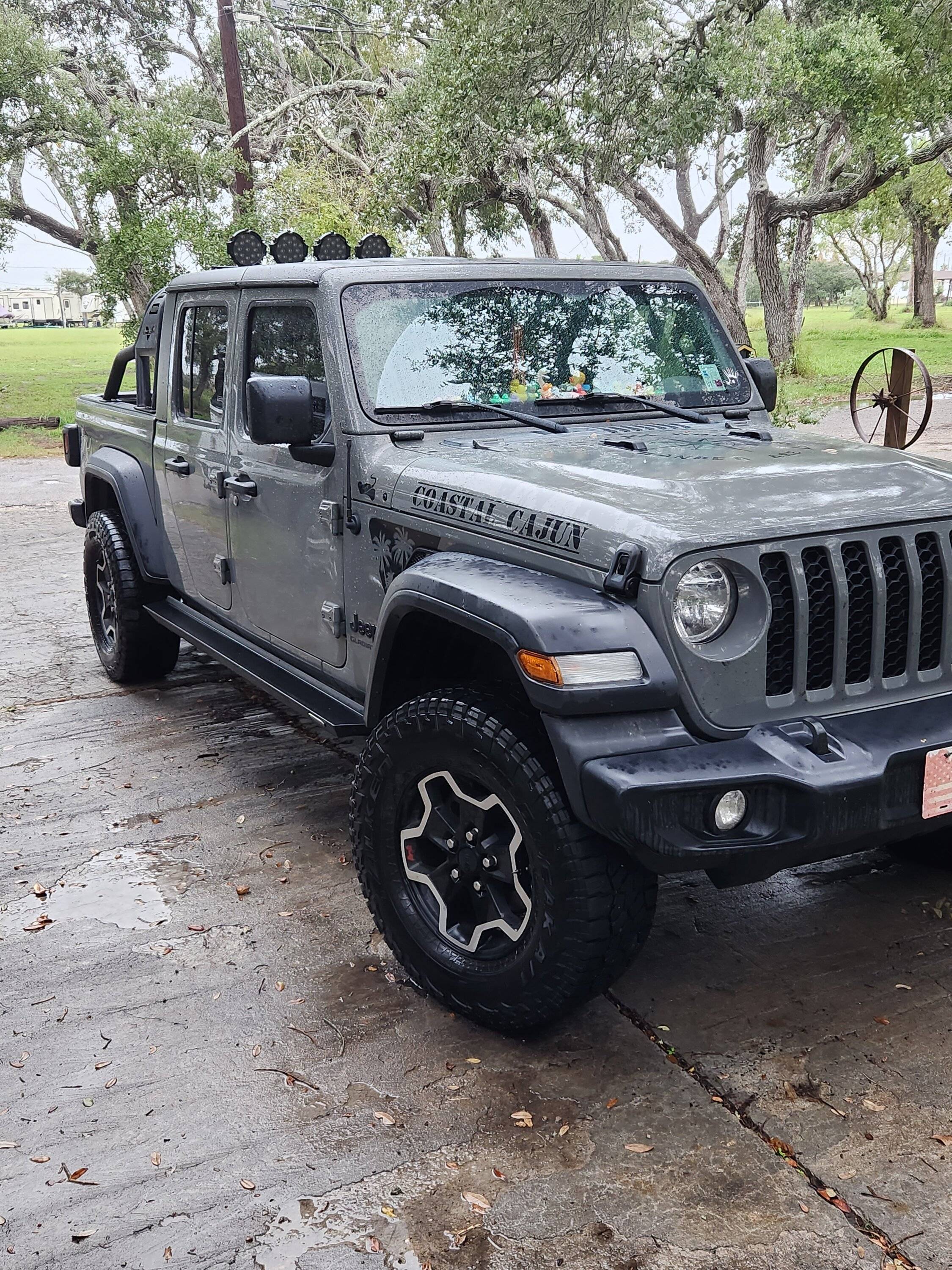 Jeep Gladiator Aux switch for lighting help 16996436748568173721462651392190