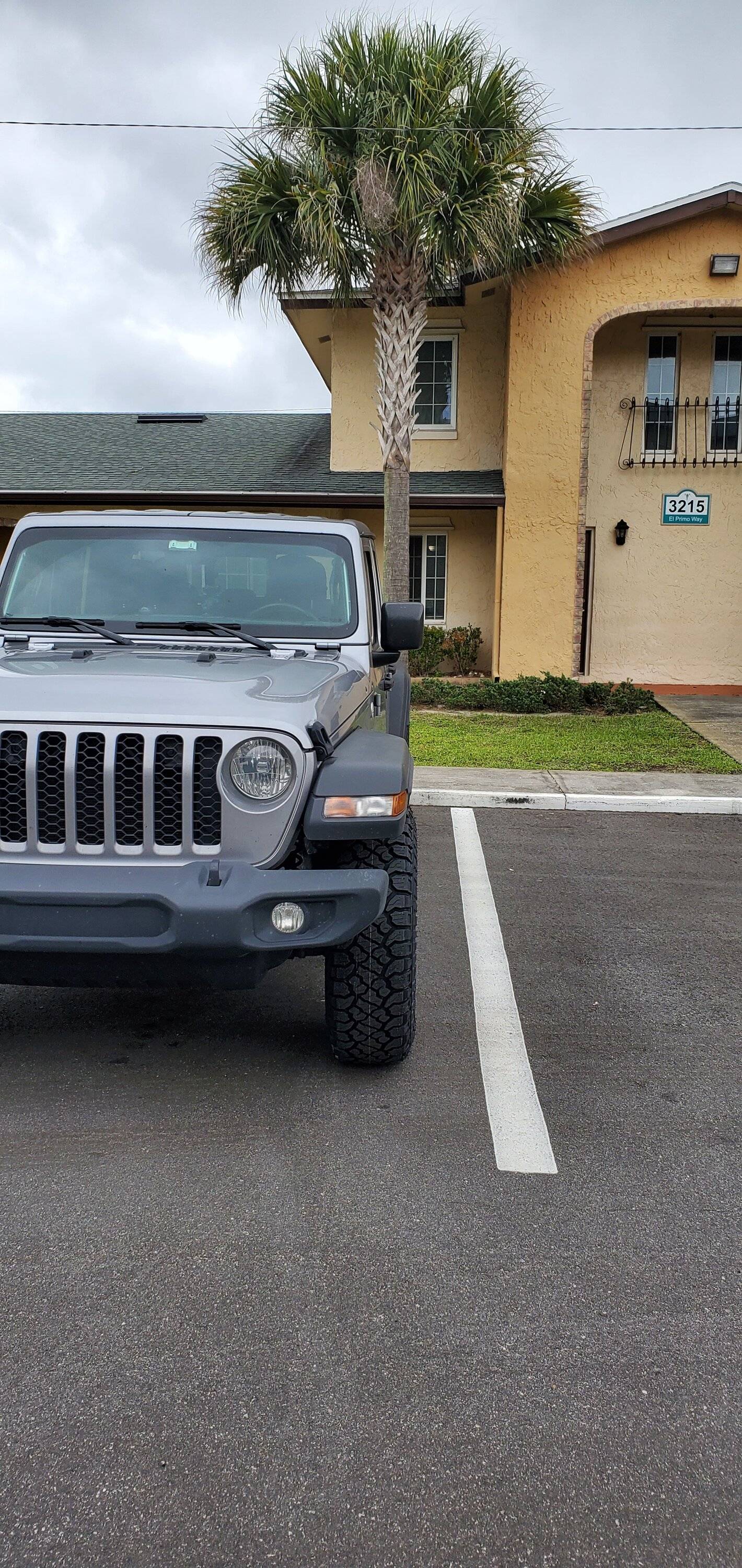 Jeep Gladiator Anyone go with more narrow 35” tires? 20210322_141902