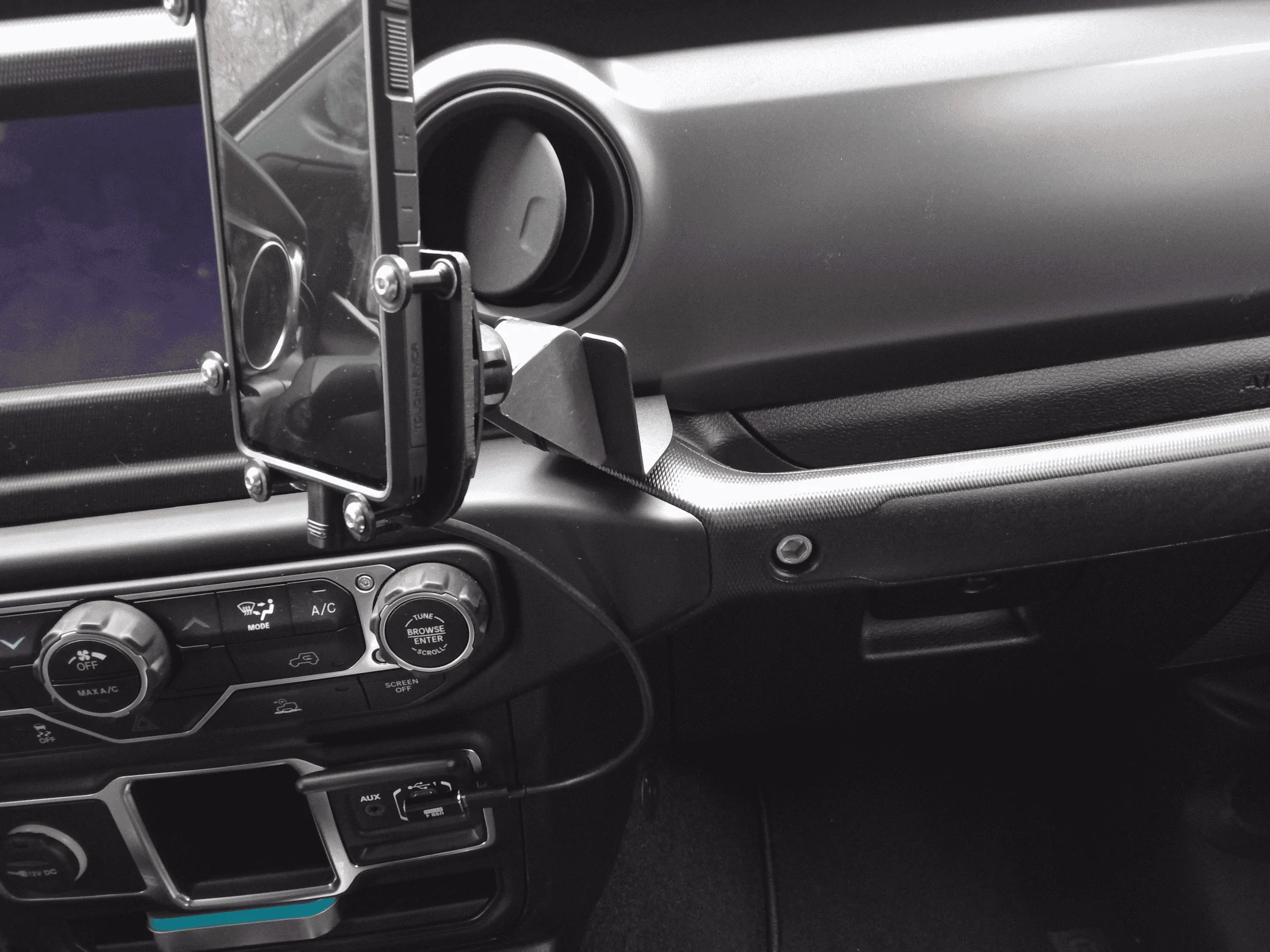 Jeep Gladiator Phone Solutions 1699660564191