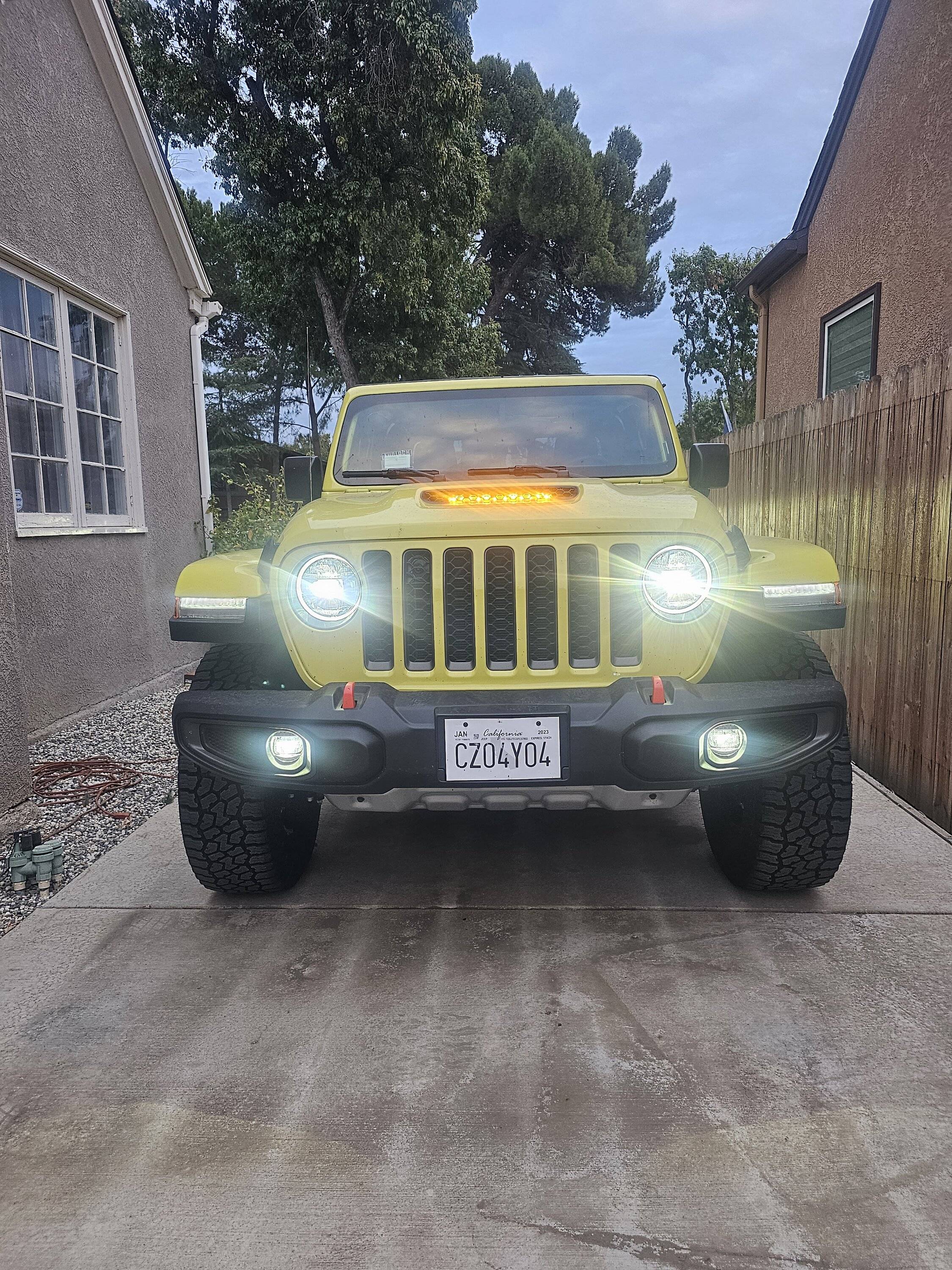 Jeep Gladiator Aux switch for lighting help 20231025_180349