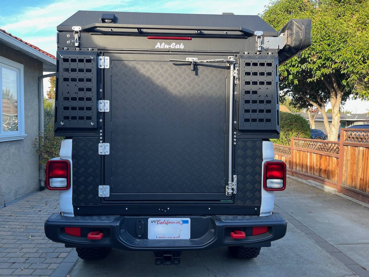Jeep Gladiator Alu-Cab Canopy Camper Roll Call IMG_6012