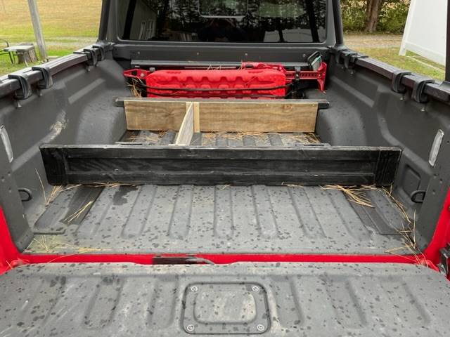 Jeep Gladiator Bed Partition / Grocery & Drywall Holder IMG_7228