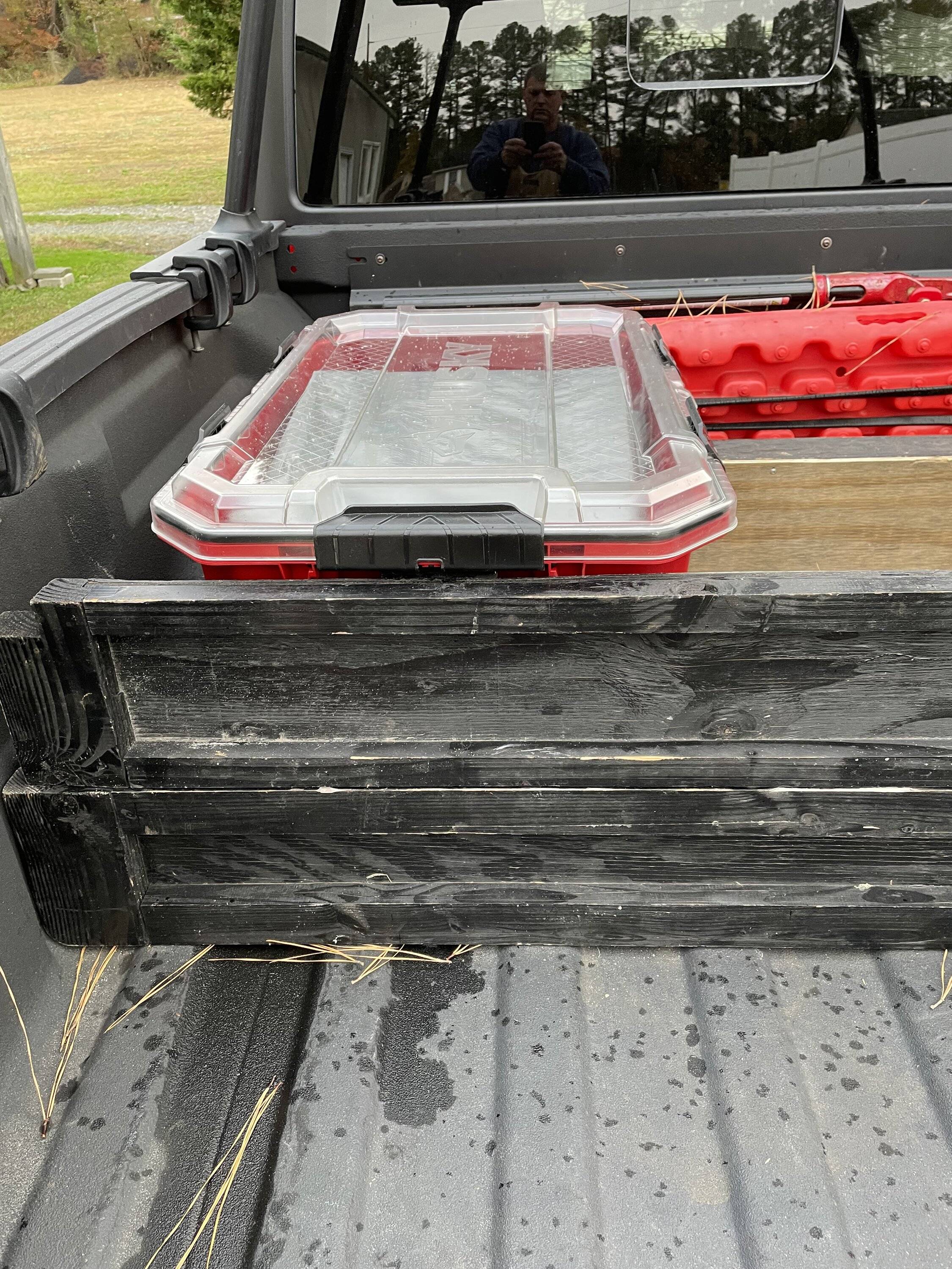 Jeep Gladiator Bed Partition / Grocery & Drywall Holder IMG_7231