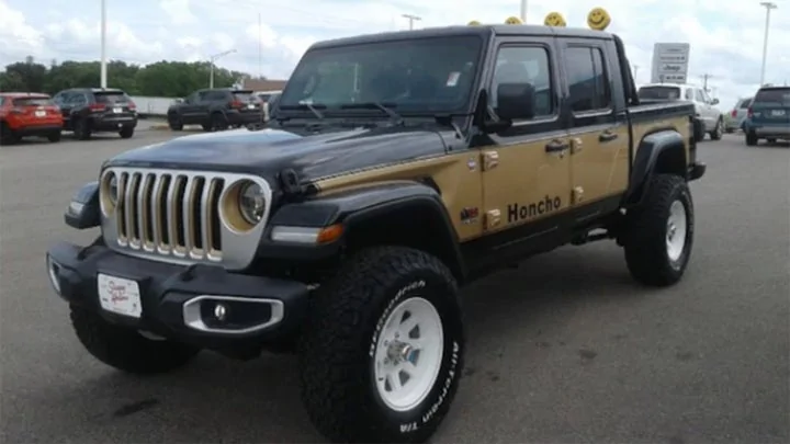 Jeep Gladiator Saw this today... throwback "Comanche" Gladiator honcho-3