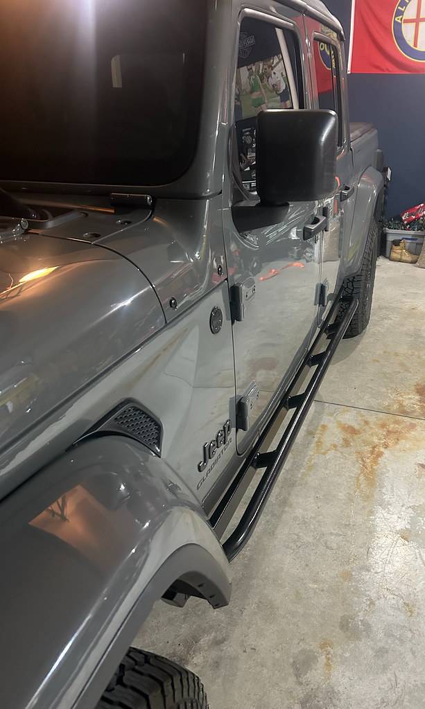 Jeep Gladiator Rock Hard VS White Knuckle Sliders 53335266672_e168a81884_b