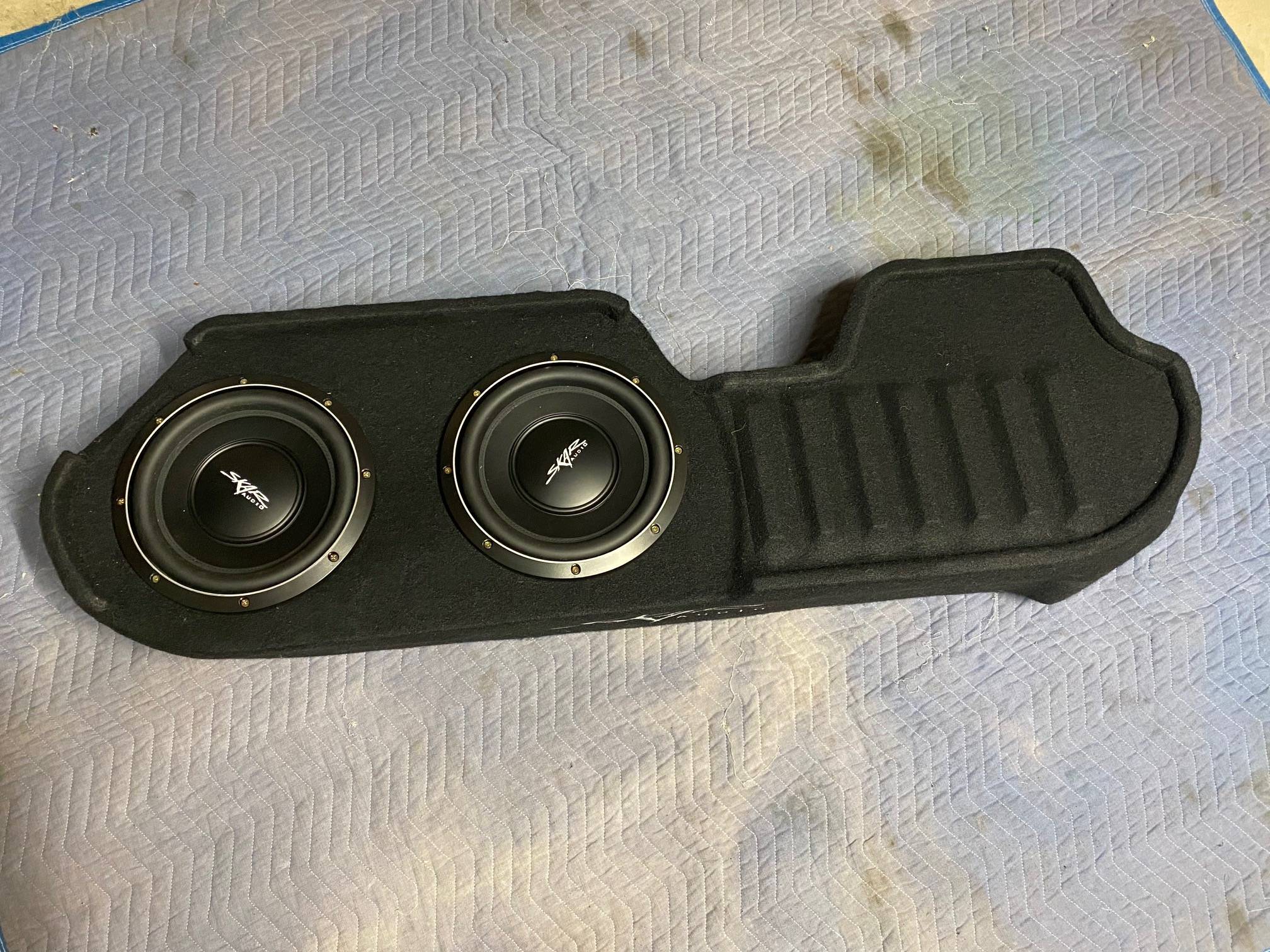 Jeep Gladiator Skar Audio Dual 10” subwoofer enclosure with  VS-10 D2 subs and RP-800.1D Amp Jeep Sub Box 2