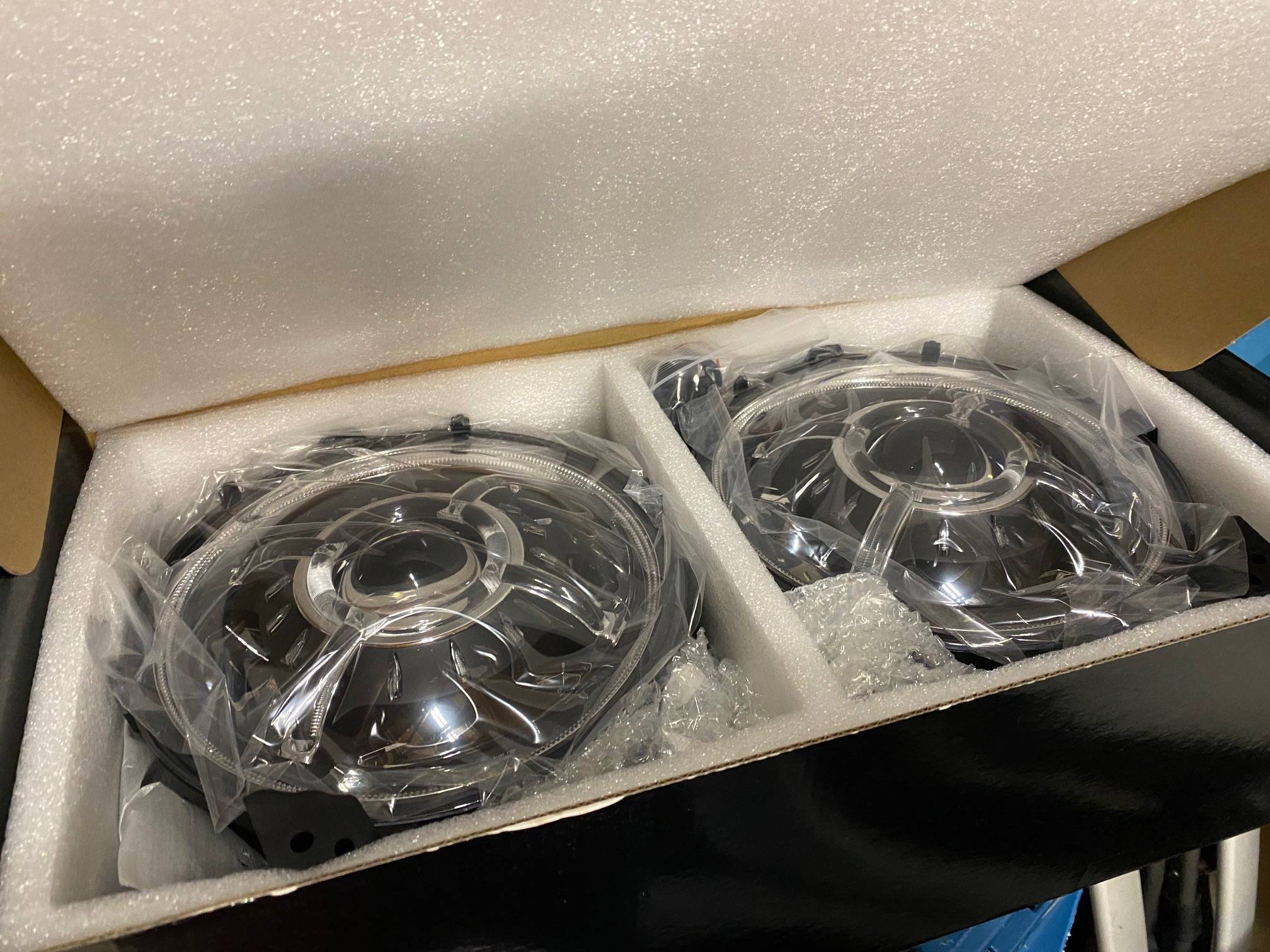 Jeep Gladiator Brand new Rough Country RCH5100 9” LED Headlights Jeep Headlights new 4