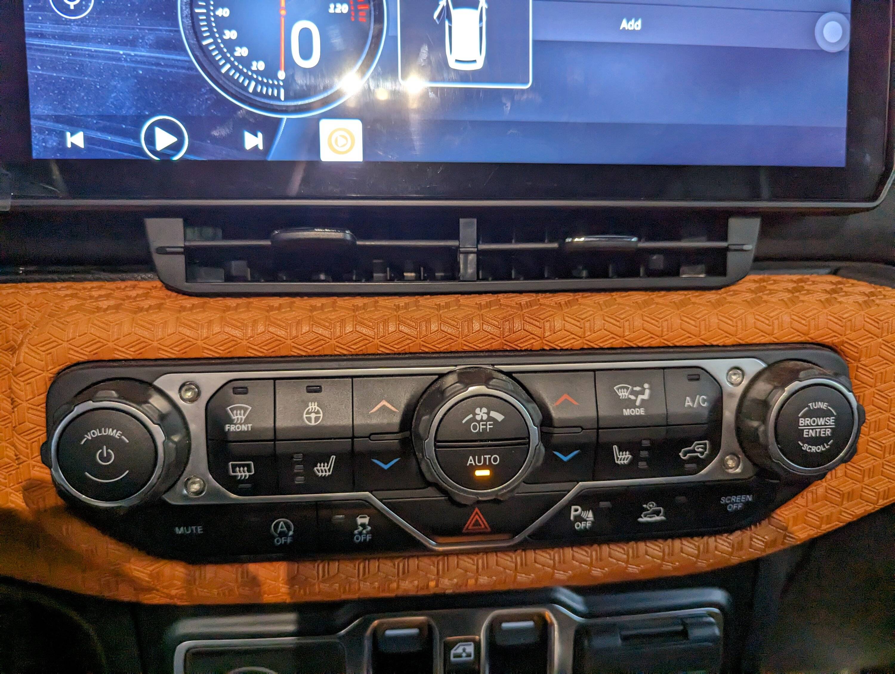 Jeep Gladiator Android head unit similar to 2024 dash 2023-11-18 09.17.42