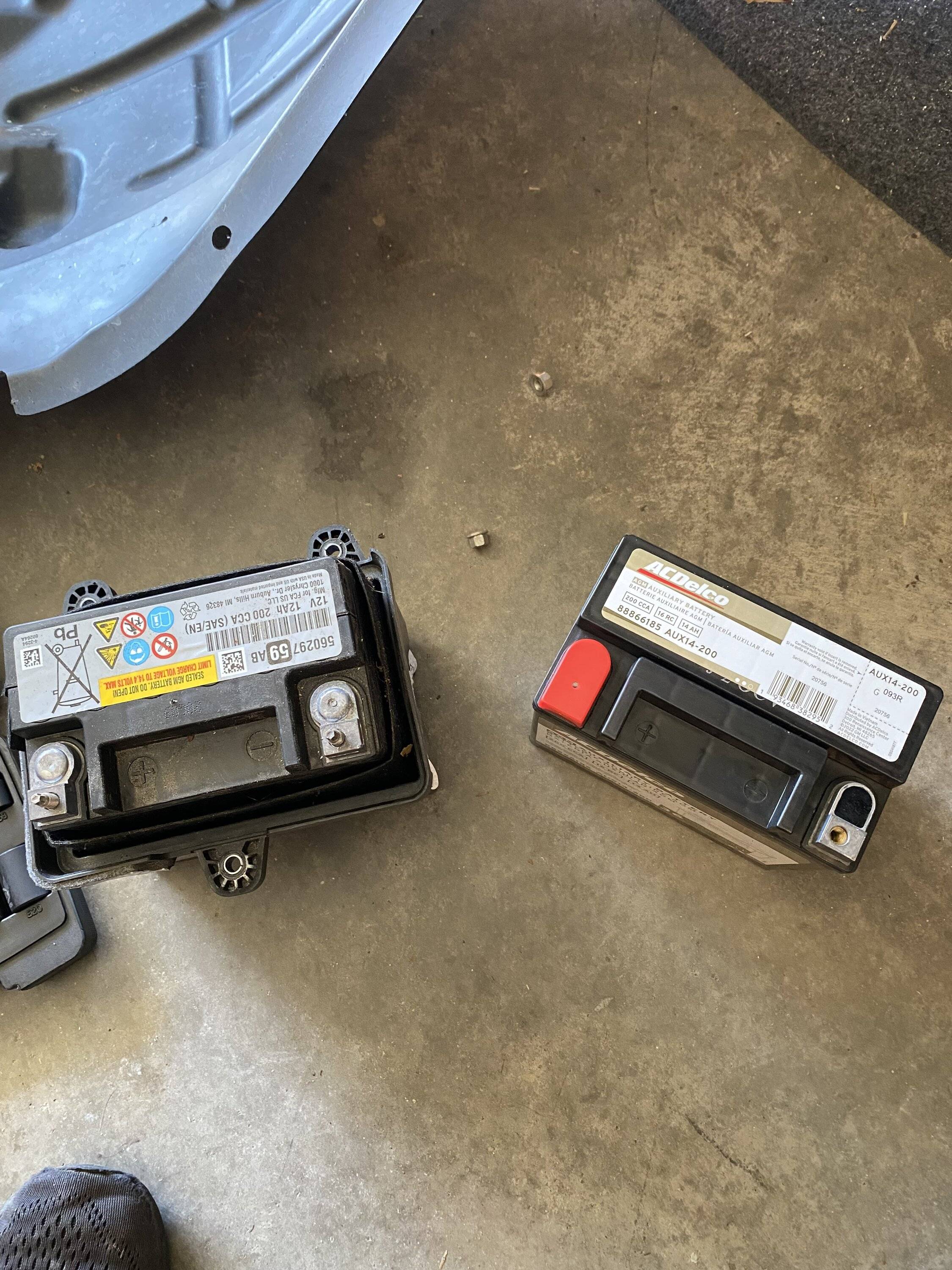 Jeep Gladiator On this episode of "Batteries gone bad" IMG_4689.JPG