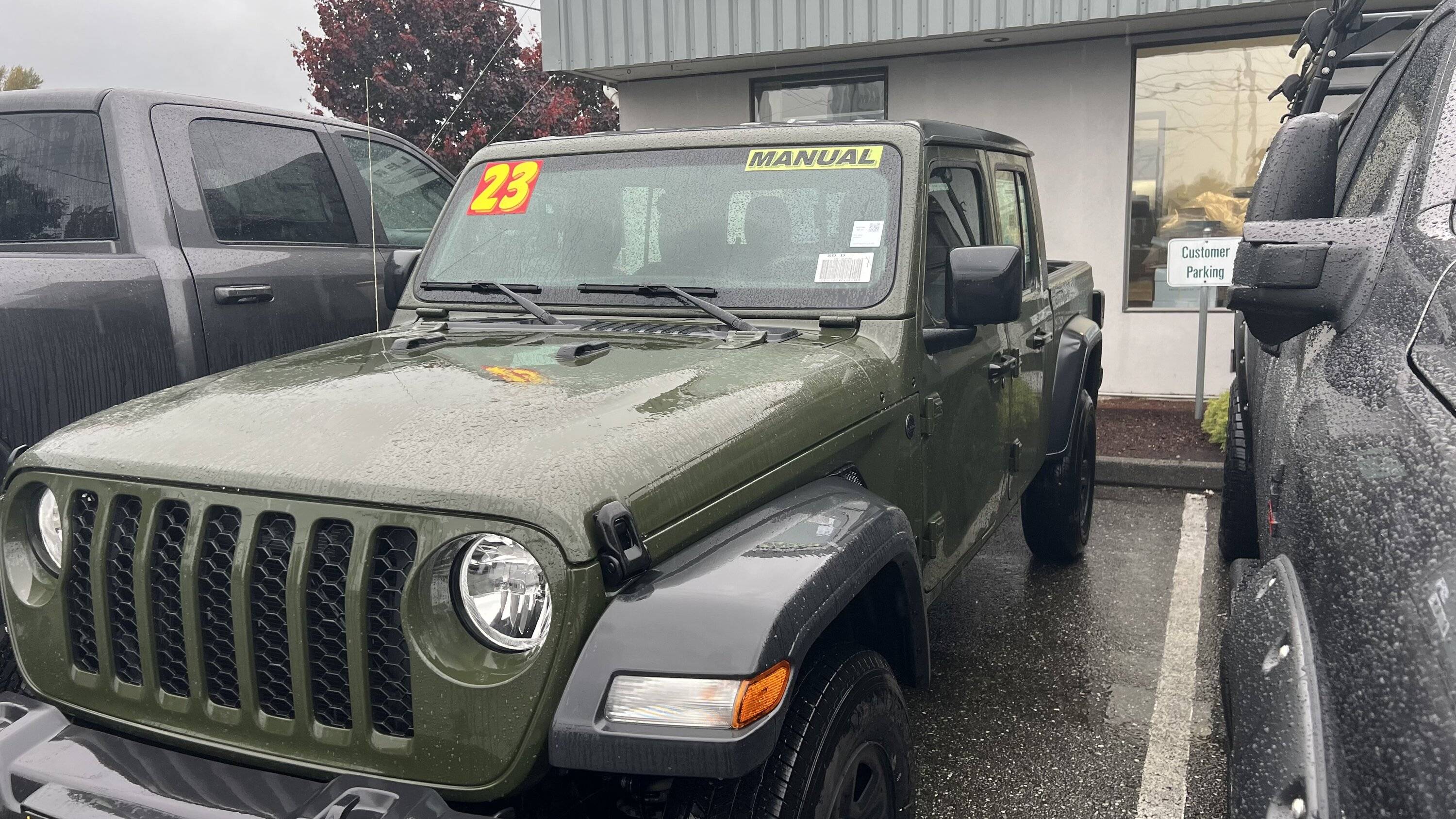 Jeep Gladiator Brand New Gladiator (Sport Manual) - Quality of Life Upgrades? IMG_2831