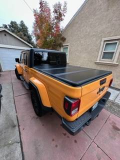 Jeep Gladiator Hard tri-fold tonneau cover. $300 IMG_7624