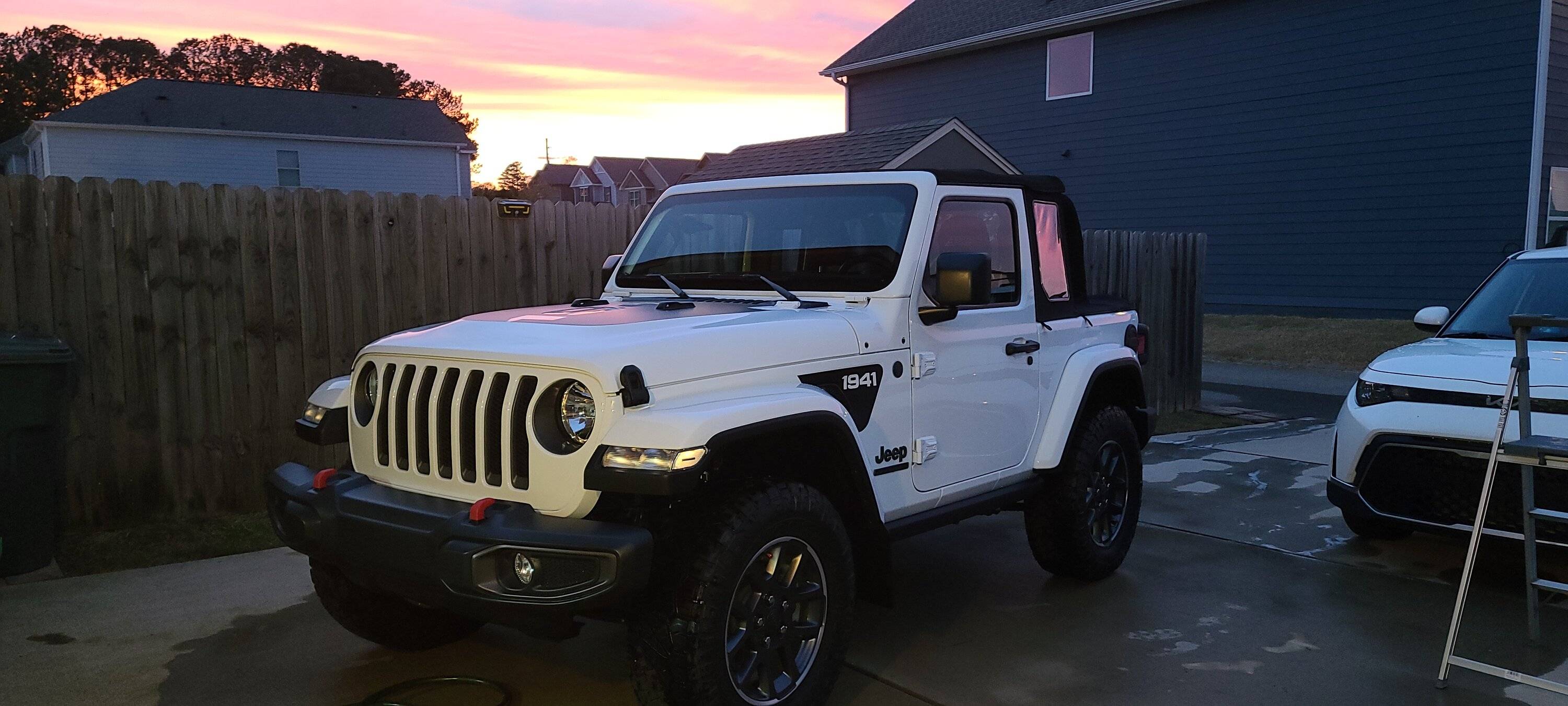 Jeep Gladiator White Jeeps > Other Colors 20231111_165741