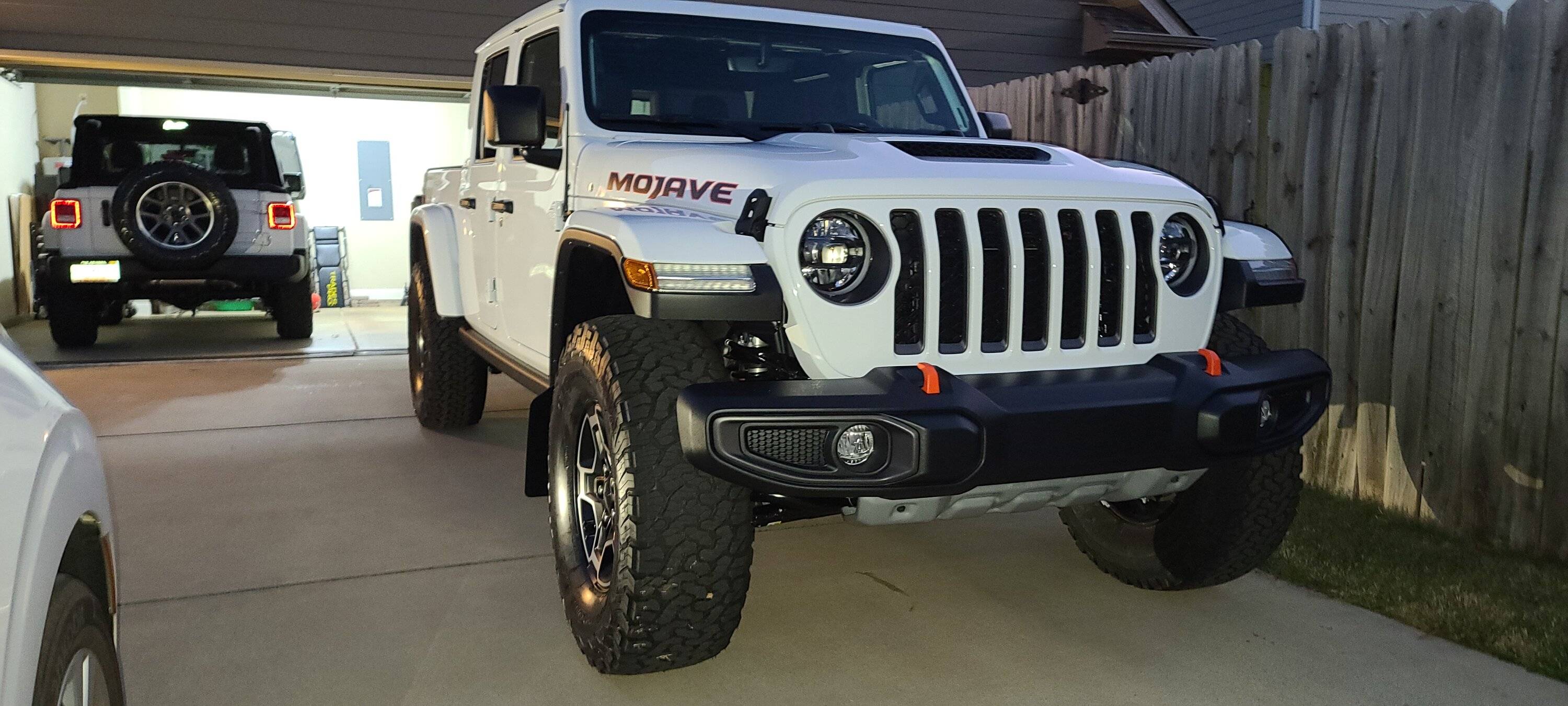 Jeep Gladiator White Jeeps > Other Colors 20231029_181743