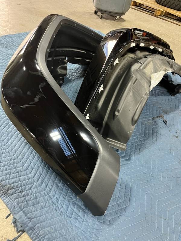 Jeep Gladiator Black Rubicon Painted Fenders IMG_4325(1)
