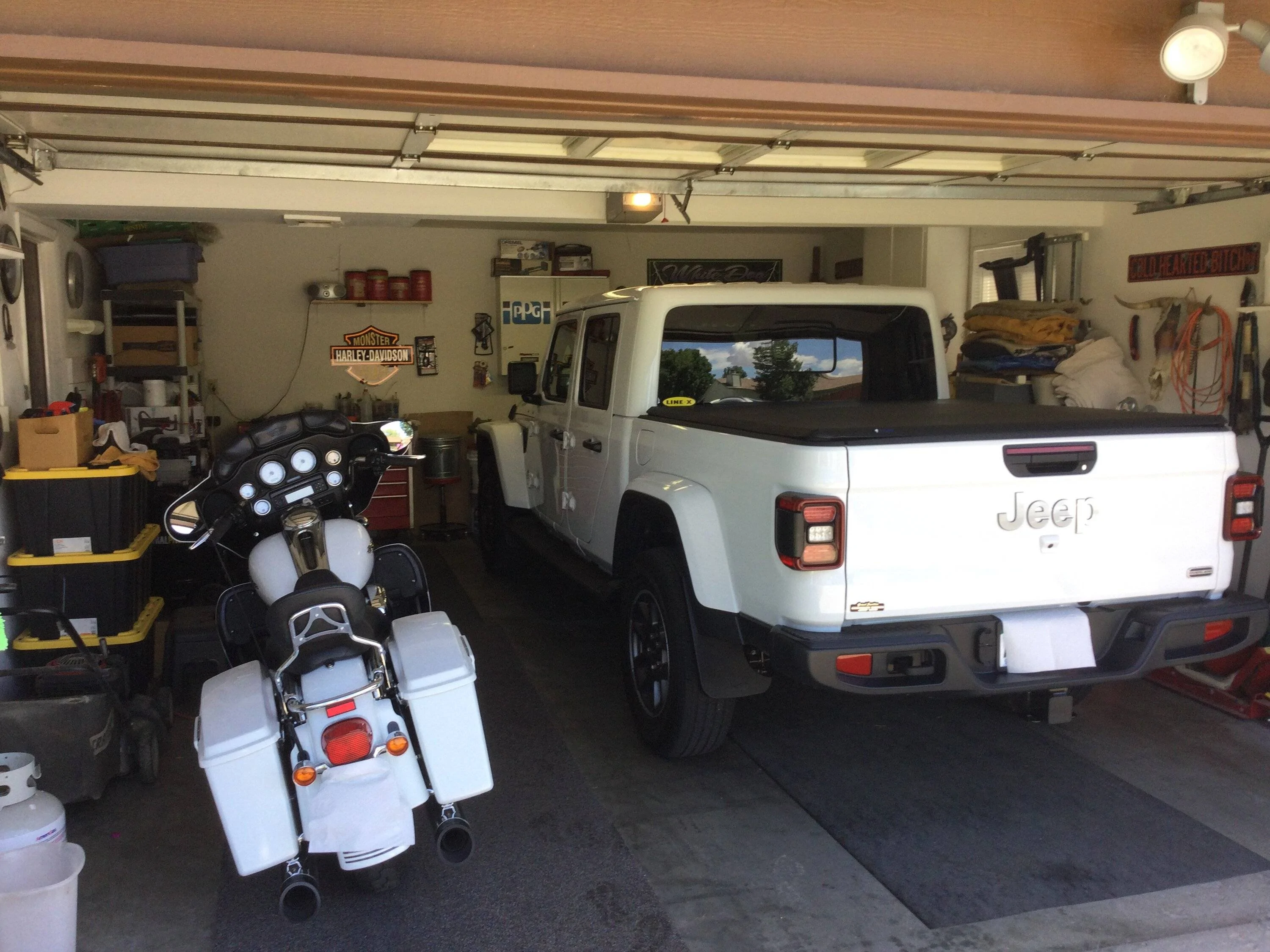Jeep Gladiator White Jeeps > Other Colors 67AA17D2-6BD6-4BEF-ACE8-1F5F69ACA857