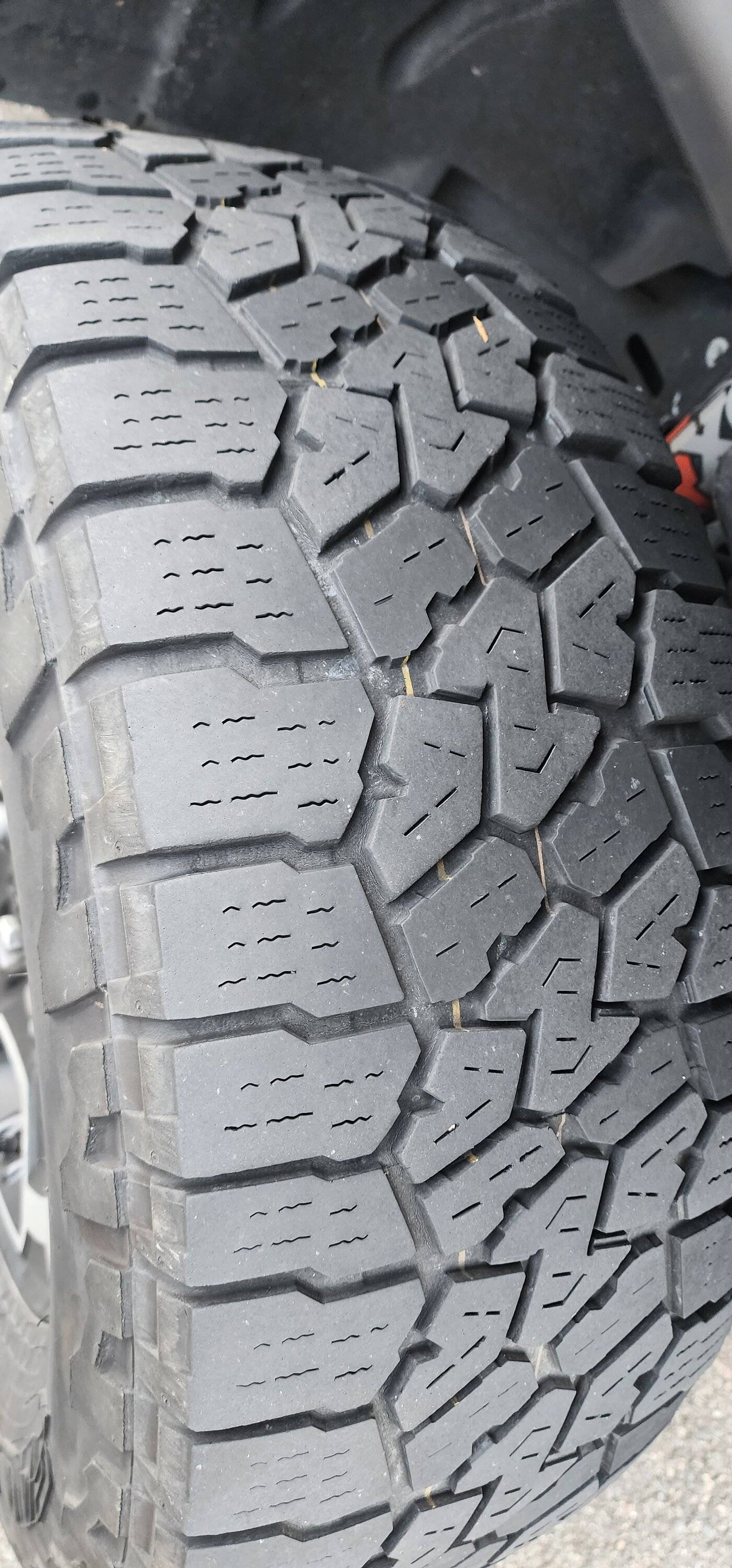 Jeep Gladiator Strange tire wear 20231118_152258