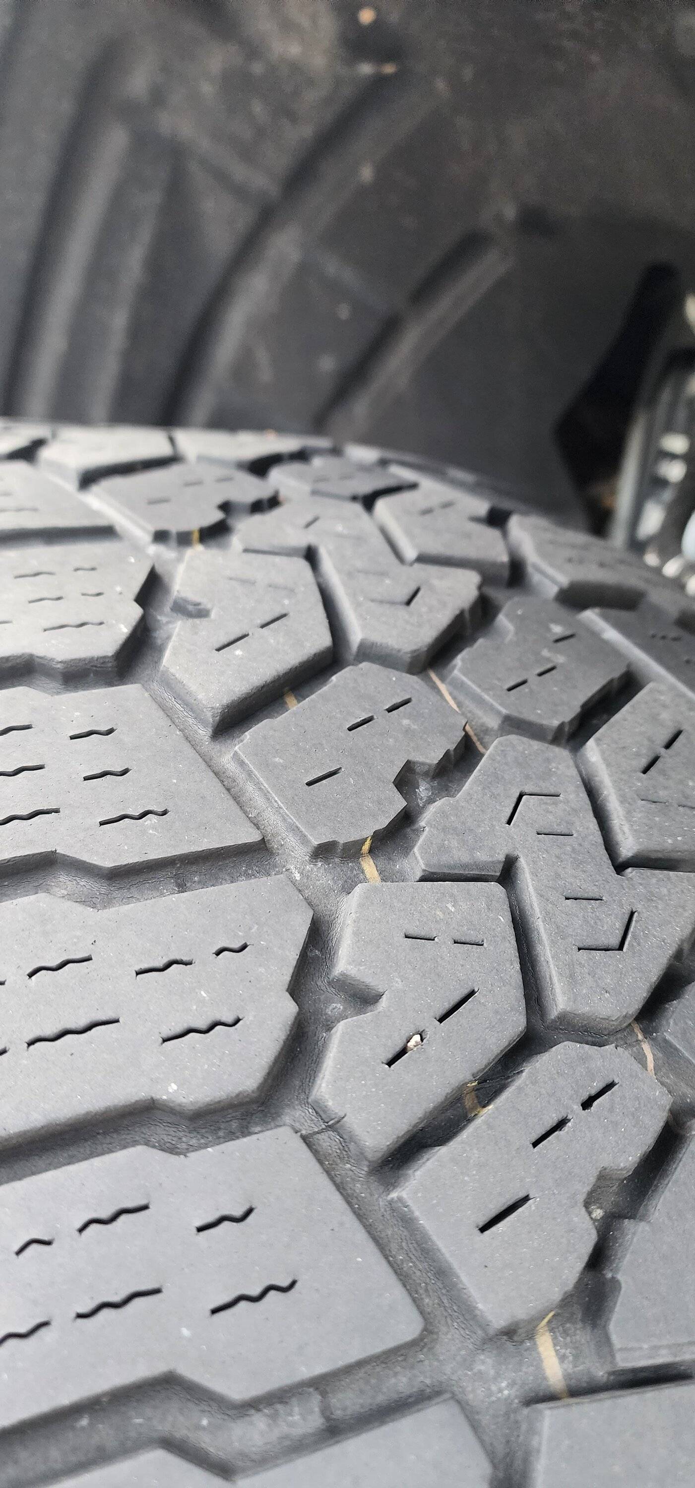 Jeep Gladiator Strange tire wear 20231118_152254