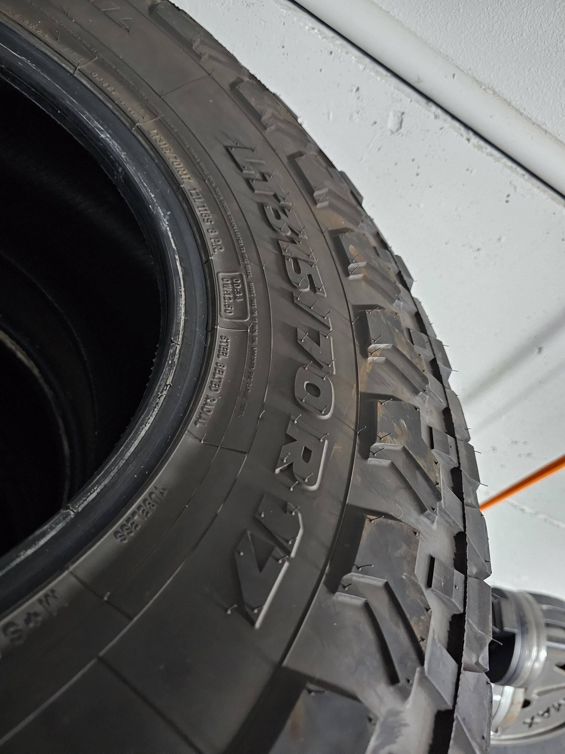 Jeep Gladiator Toyo RT Trail 315/70r17 20231121_155147