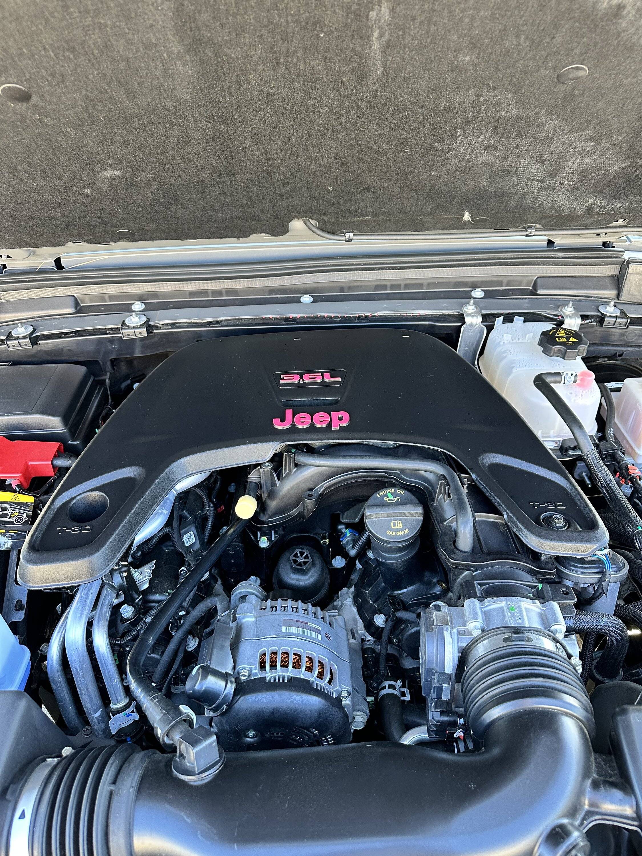 Jeep Gladiator Engine cover - not on all vehicles ?‍♀️ so the dealer tells me , is this posibly true IMG_6138