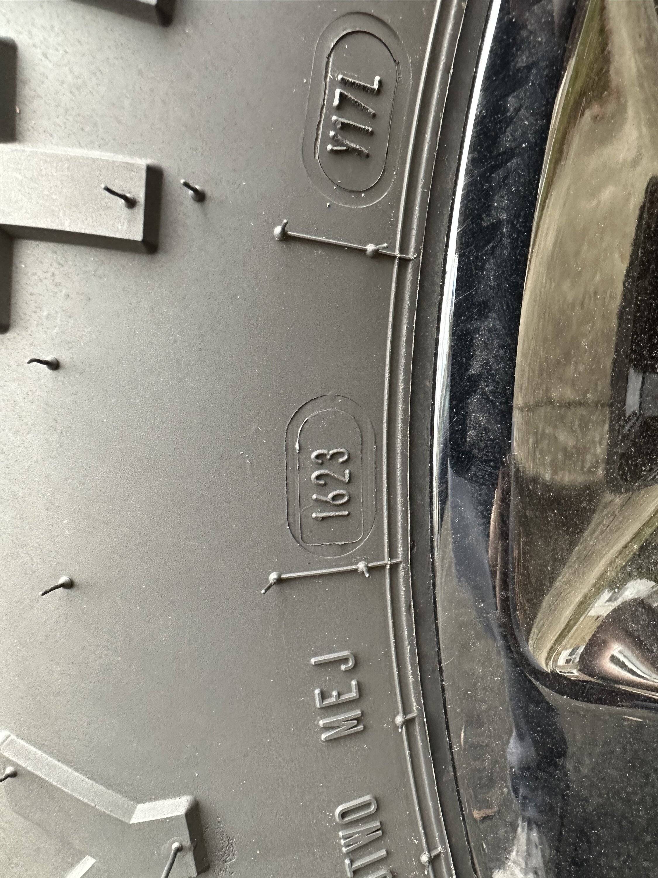Jeep Gladiator 275/60r20 Baja Boss AT tires on high altitude rims $1500 IMG_5125
