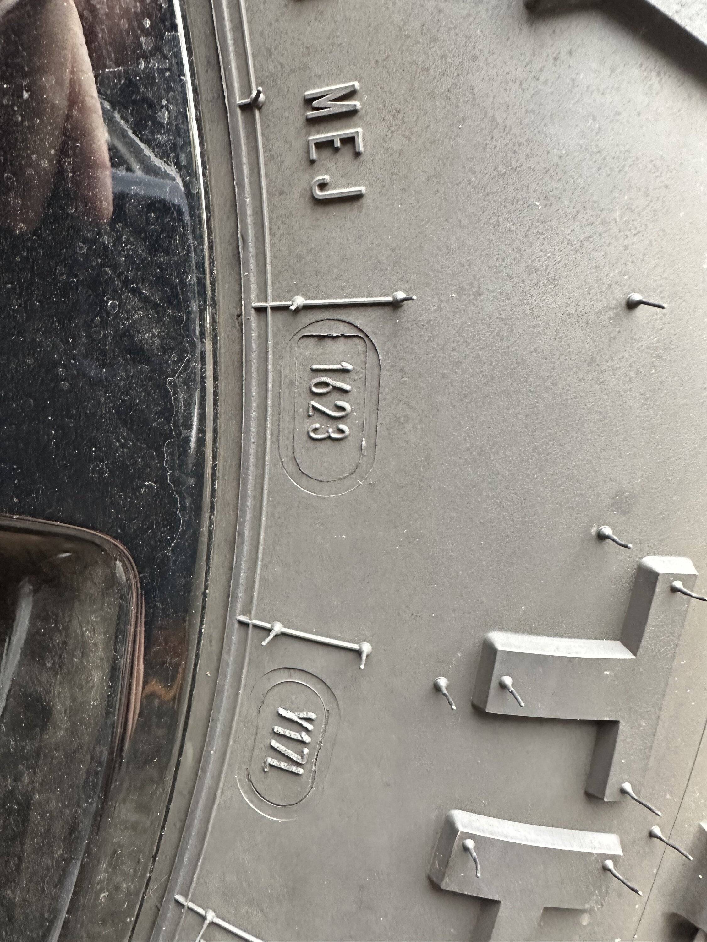 Jeep Gladiator 275/60r20 Baja Boss AT tires on high altitude rims $1500 IMG_5127