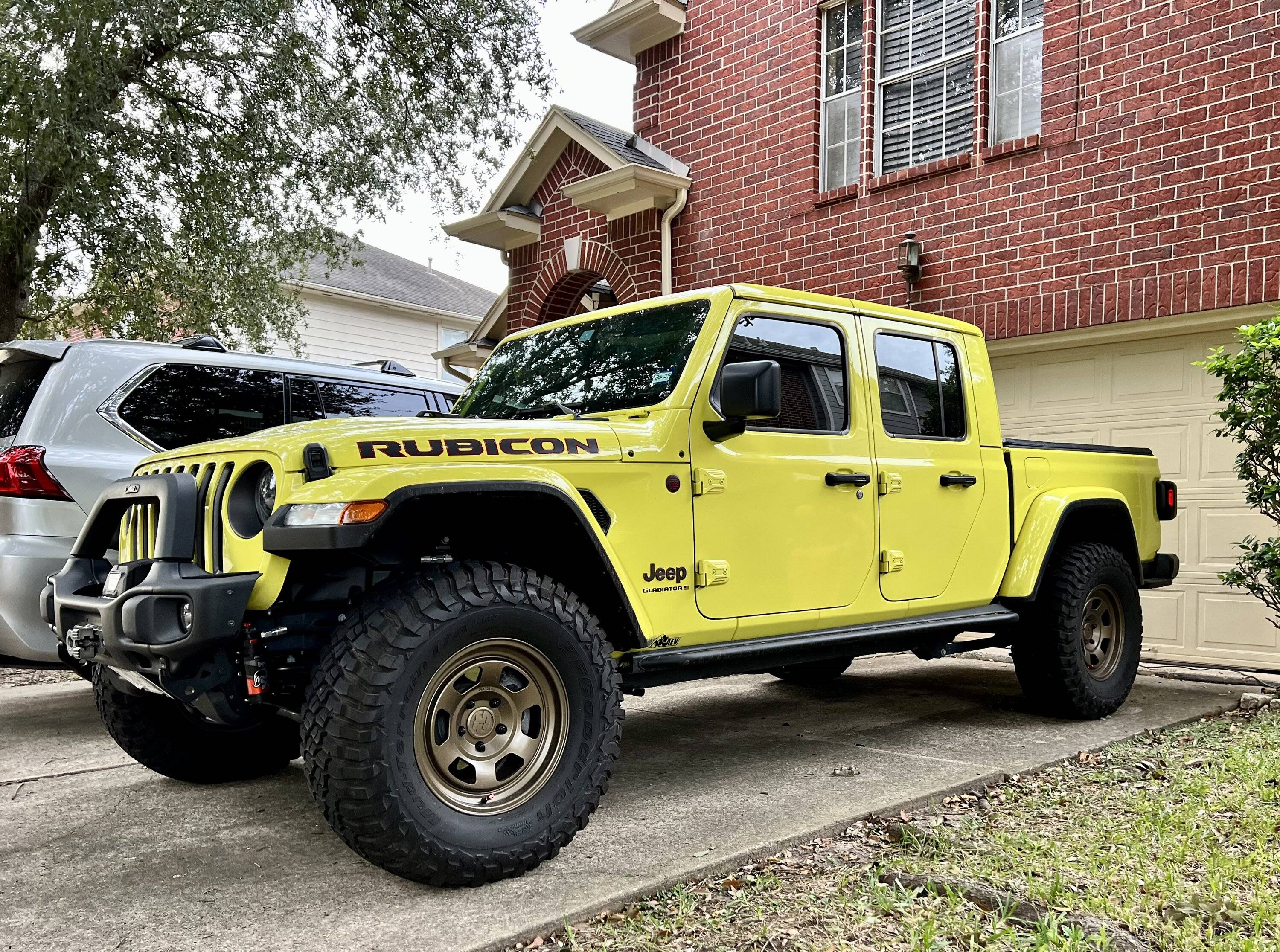 Jeep Gladiator HIGH VELOCITY YELLOW Gladiator JT Club E3C9D1A4-EFD6-4E11-8288-1E3E0BB8AD66